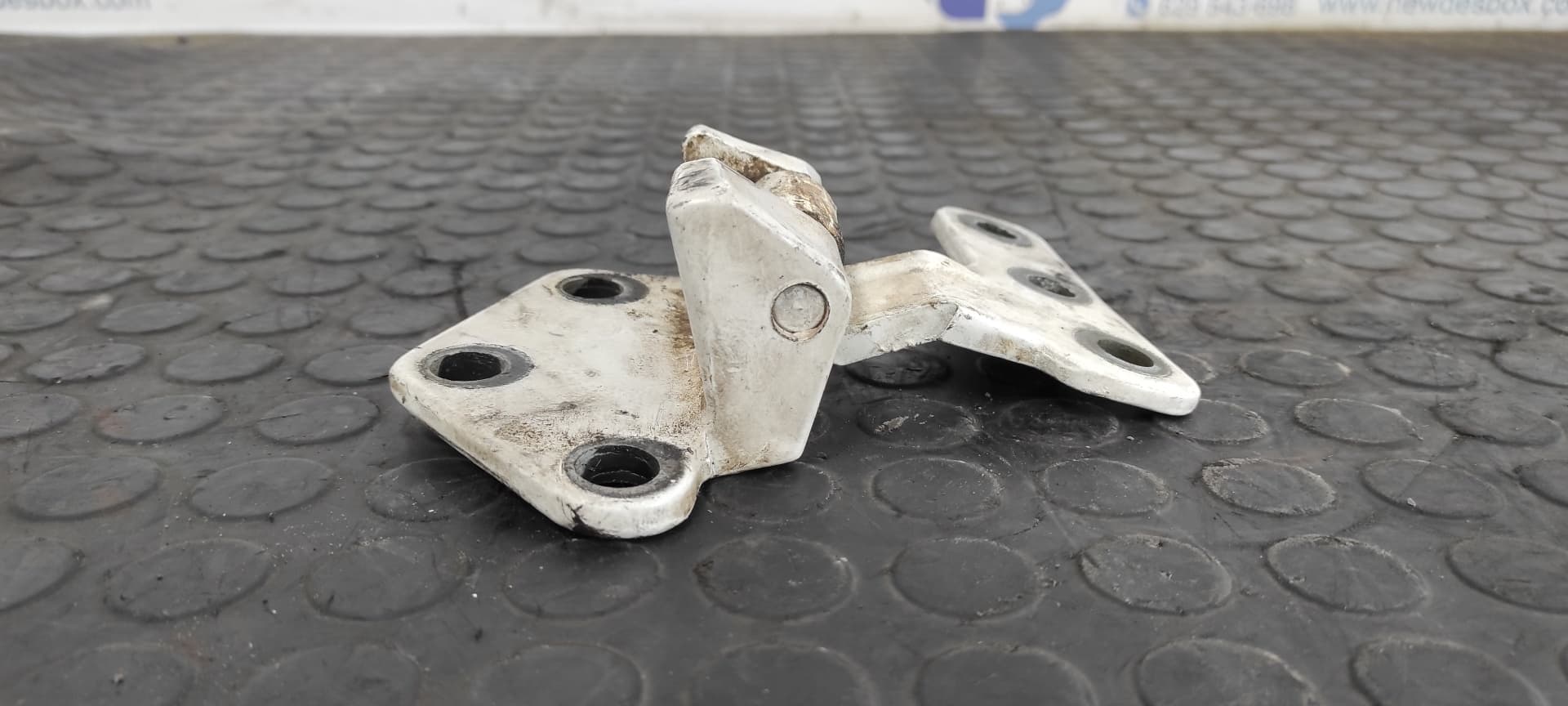 Recambio de BISAGRAS PUERTA TRASERA DERECHA para NISSAN SERENA (C23M) referencia OEM IAM 5
