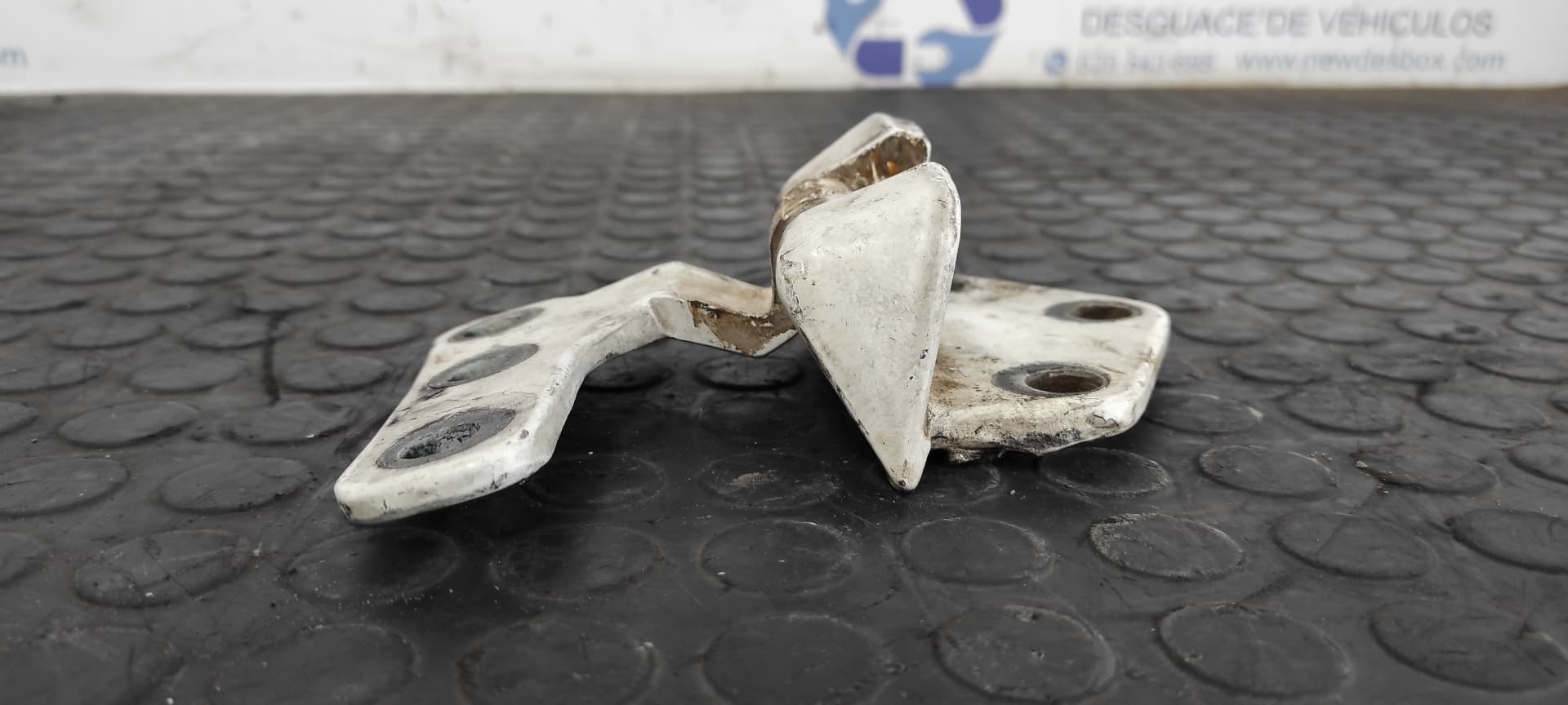 Recambio de BISAGRAS PUERTA TRASERA DERECHA para NISSAN SERENA (C23M) referencia OEM IAM 3