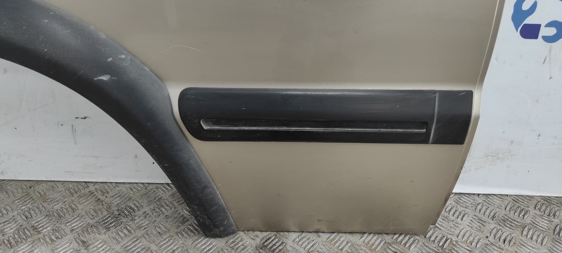 Recambio de PUERTA TRASERA DERECHA para LAND ROVER DISCOVERY (LT) 15P referencia OEM IAM    - PLATA 4