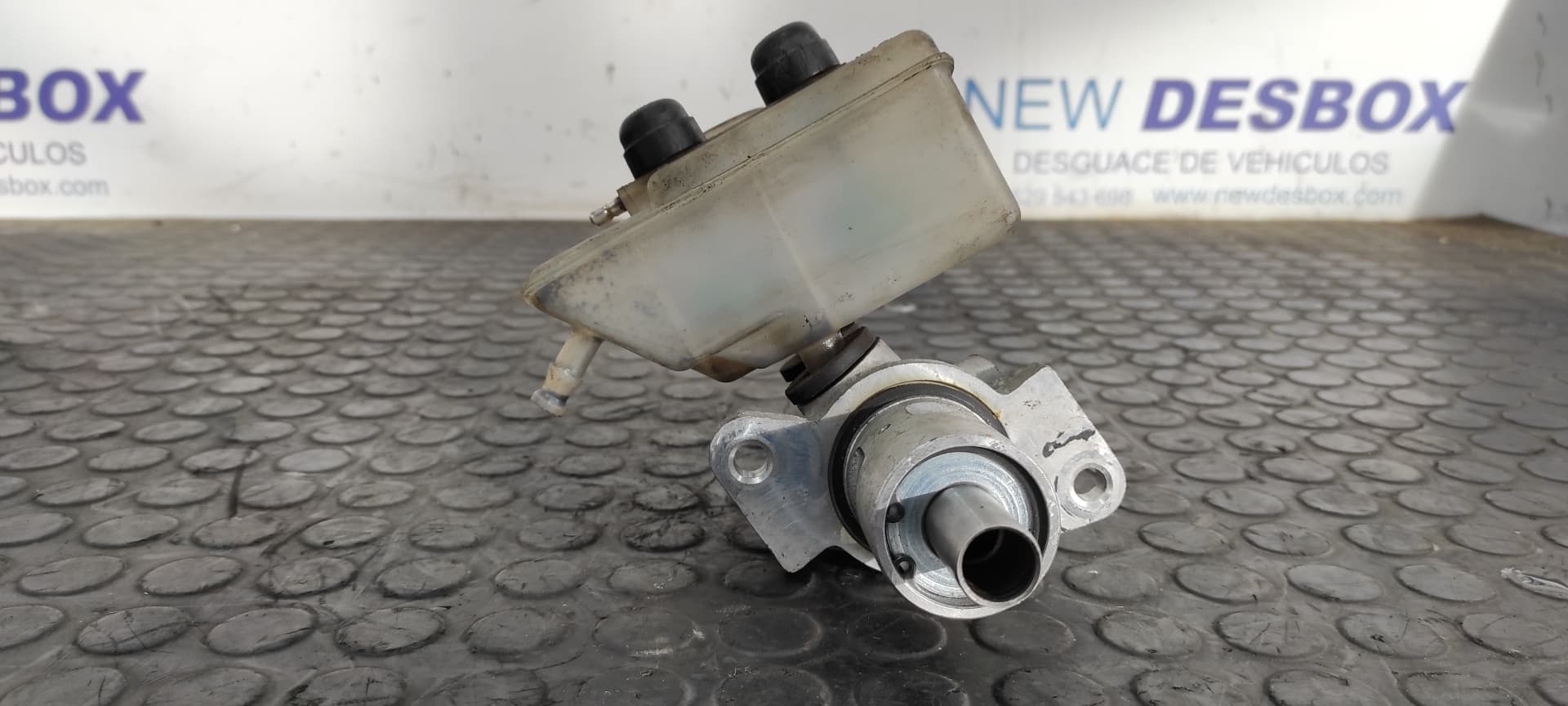 Recambio de BOMBA FRENO para MERCEDES-BENZ CLASE C (W201) BERLINA E 190 (201.024) M102962 referencia OEM IAM 32066144   - BLANCO
