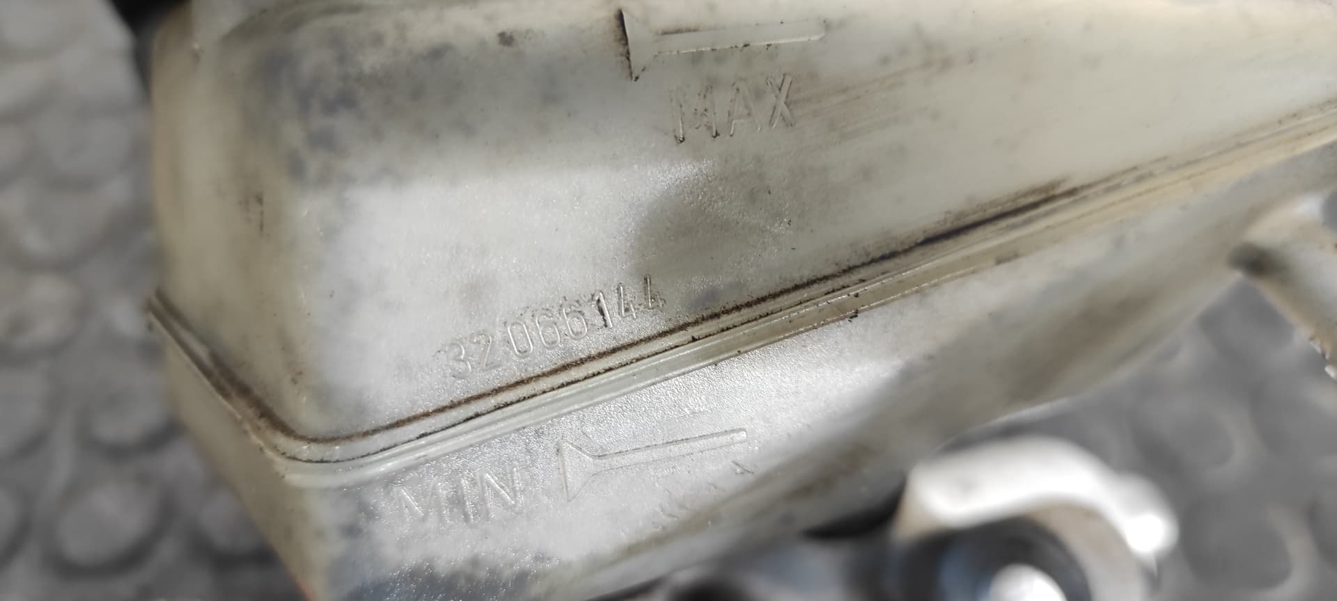 Recambio de BOMBA FRENO para MERCEDES-BENZ CLASE C (W201) BERLINA E 190 (201.024) M102962 referencia OEM IAM 32066144   - BLANCO 5