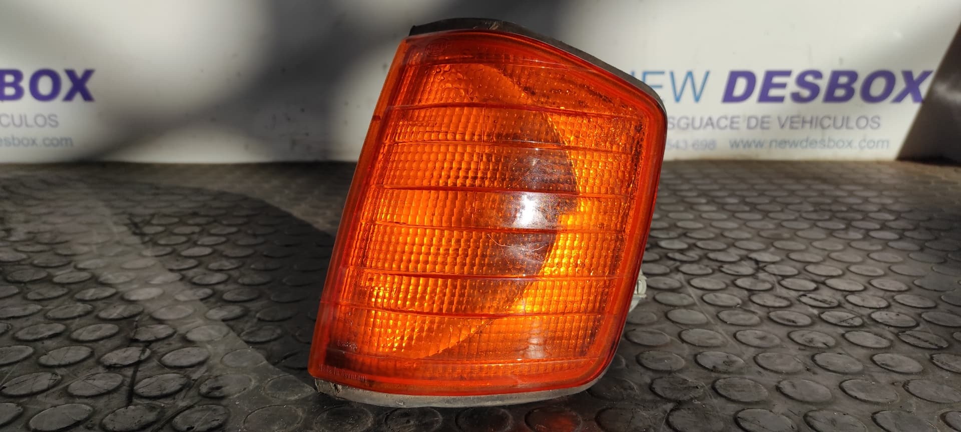 Recambio de PILOTO DELANTERO IZQUIERDO para MERCEDES-BENZ CLASE C (W201) BERLINA E 190 (201.024) M102962 referencia OEM IAM P251   - BLANCO