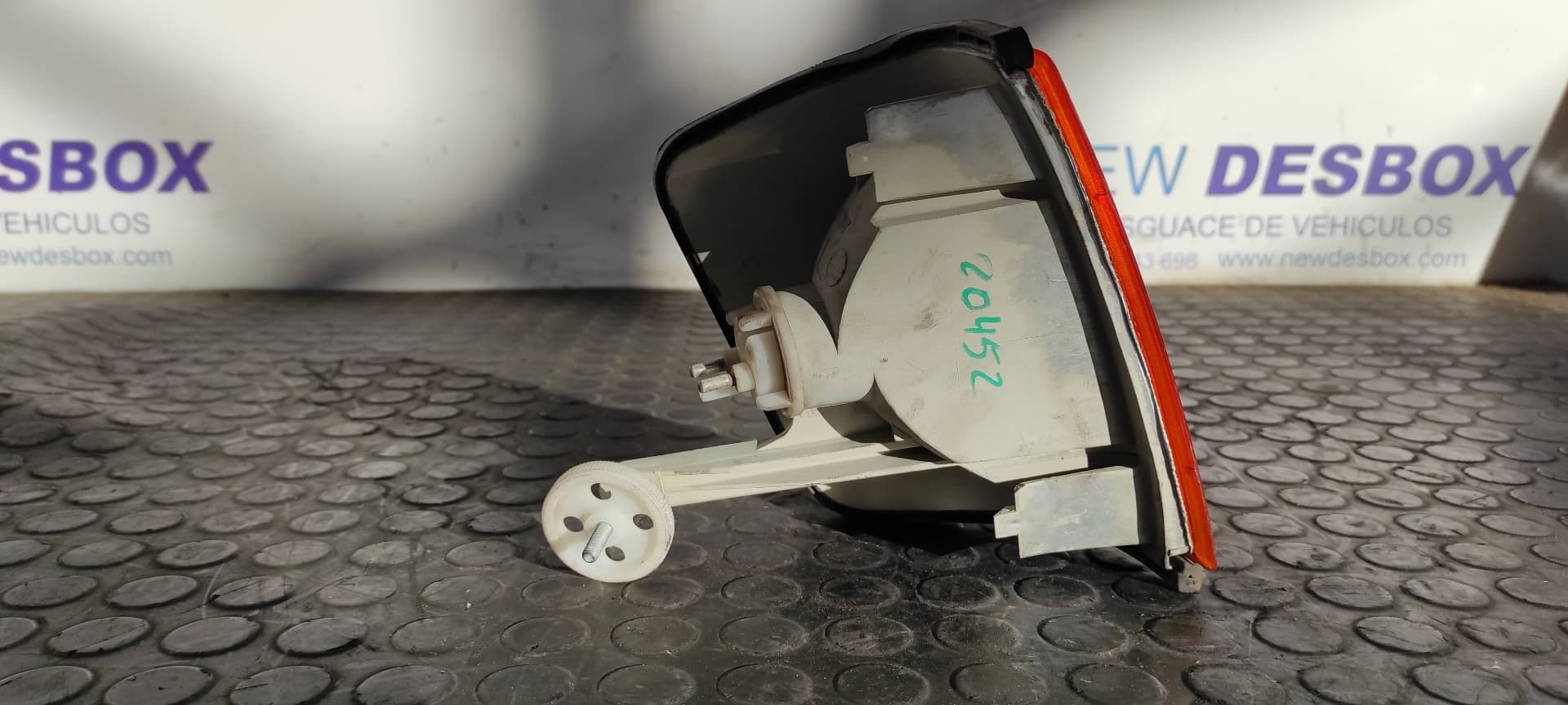 Recambio de PILOTO DELANTERO IZQUIERDO para MERCEDES-BENZ CLASE C (W201) BERLINA E 190 (201.024) M102962 referencia OEM IAM P251   - BLANCO 7