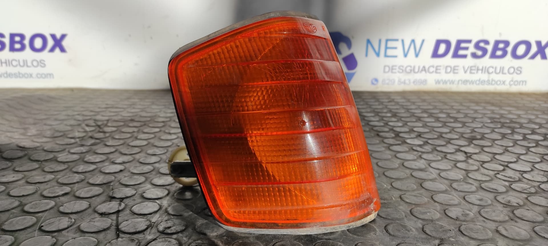 Recambio de PILOTO DELANTERO DERECHO para MERCEDES-BENZ CLASE C (W201) BERLINA E 190 (201.024) M102962 referencia OEM IAM P251   - BLANCO