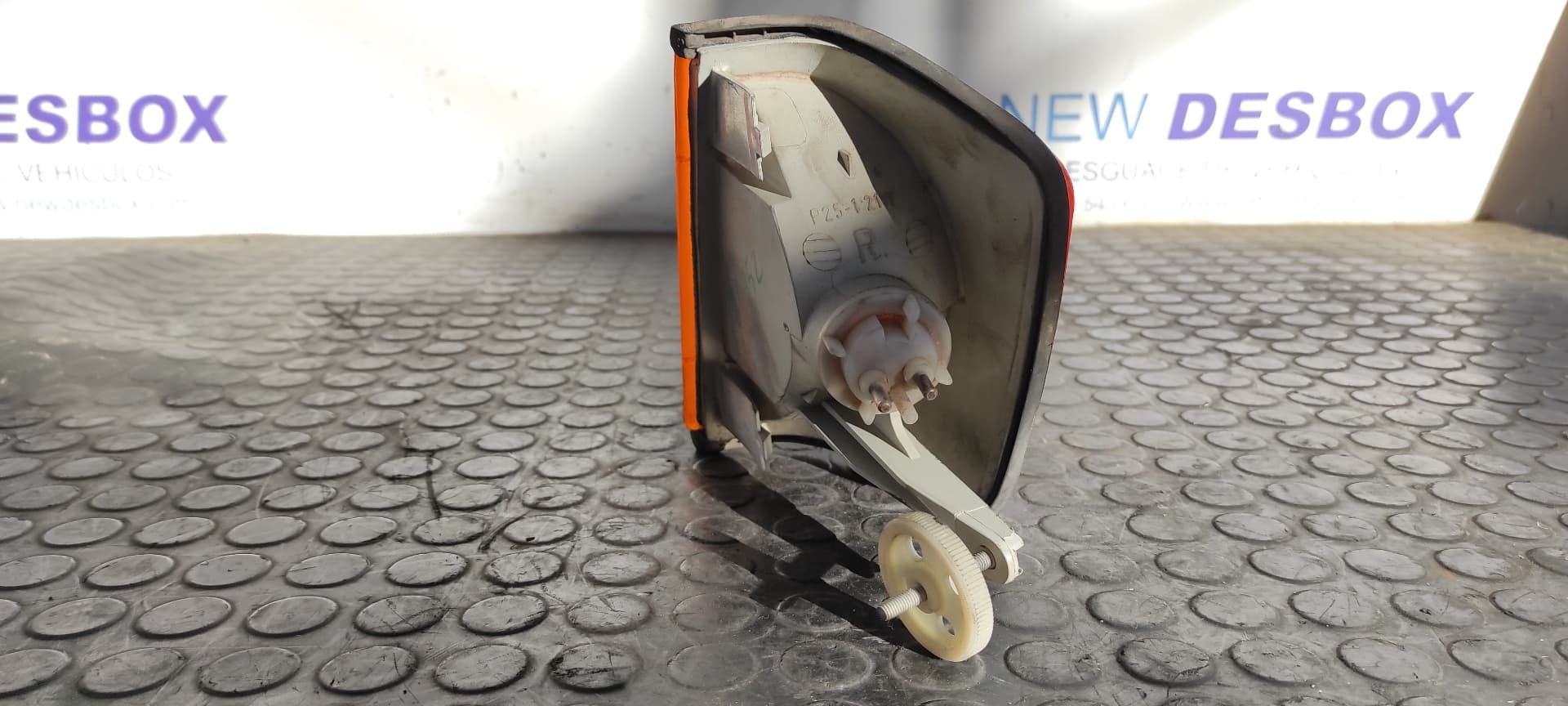 Recambio de PILOTO DELANTERO DERECHO para MERCEDES-BENZ CLASE C (W201) BERLINA E 190 (201.024) M102962 referencia OEM IAM P251   - BLANCO 9