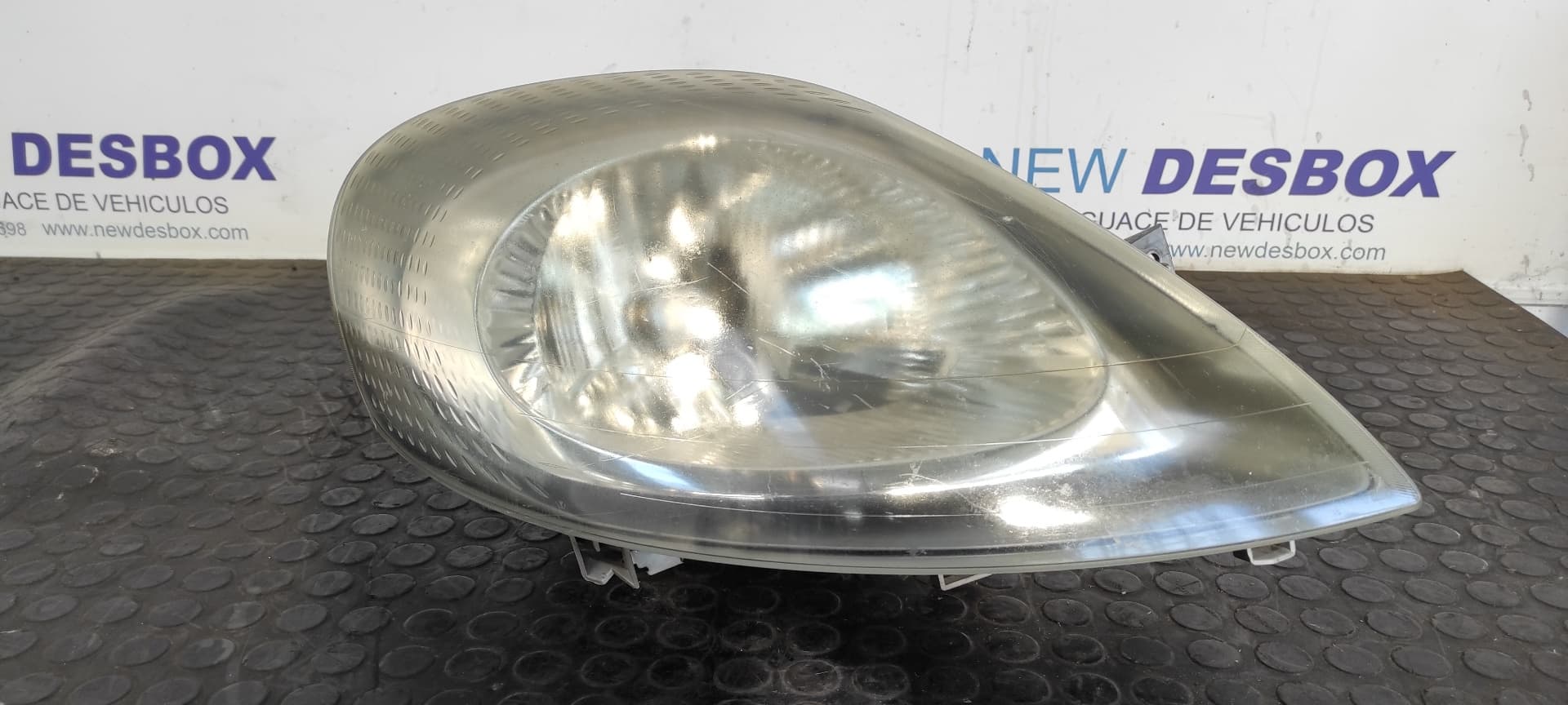 Recambio de FARO DERECHO para RENAULT TRAFIC CAJA CERRADA (AB 4.01) Doble cabina L1H1  2,7t F9QU7 referencia OEM IAM 7700311372   - BLANCO