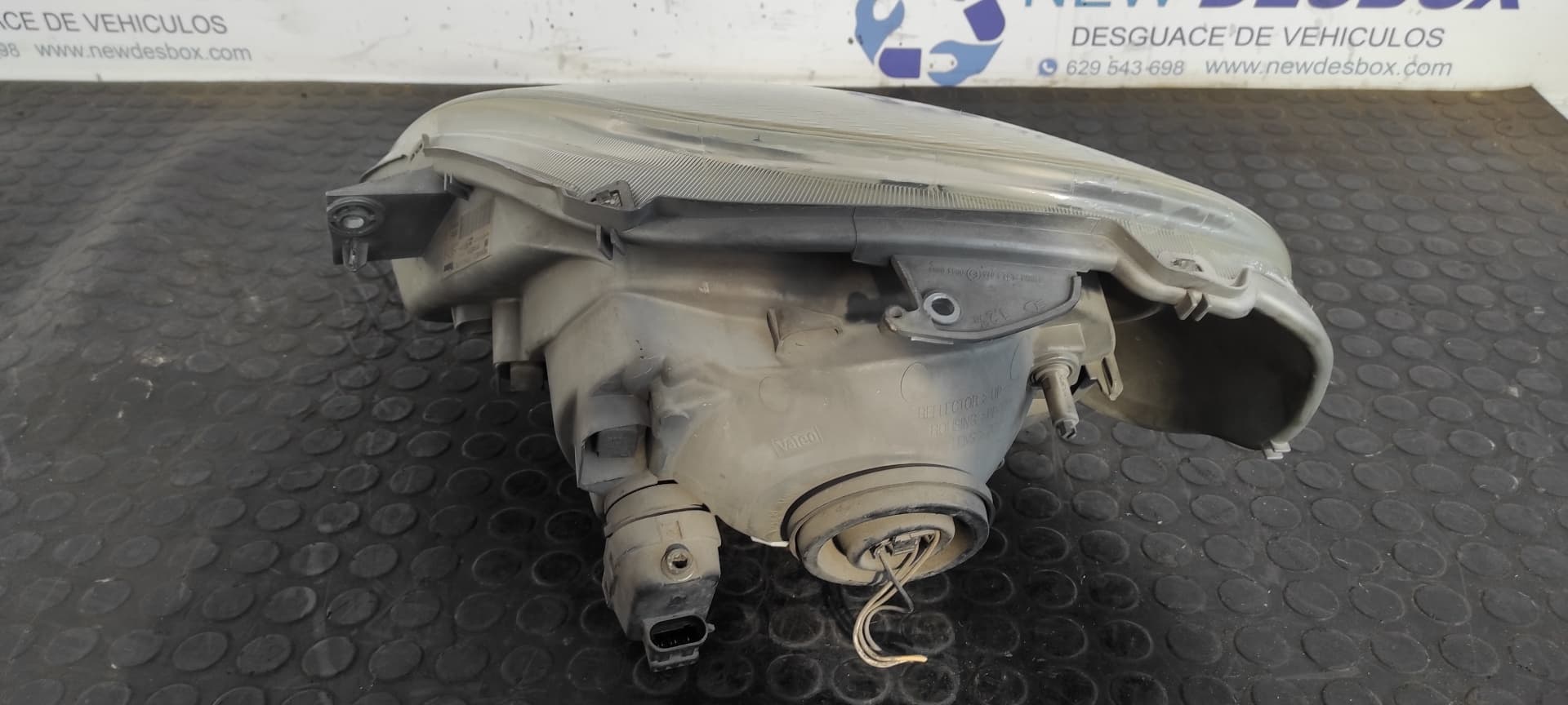 Recambio de FARO DERECHO para RENAULT TRAFIC CAJA CERRADA (AB 4.01) Doble cabina L1H1  2,7t F9QU7 referencia OEM IAM 7700311372   - BLANCO 4