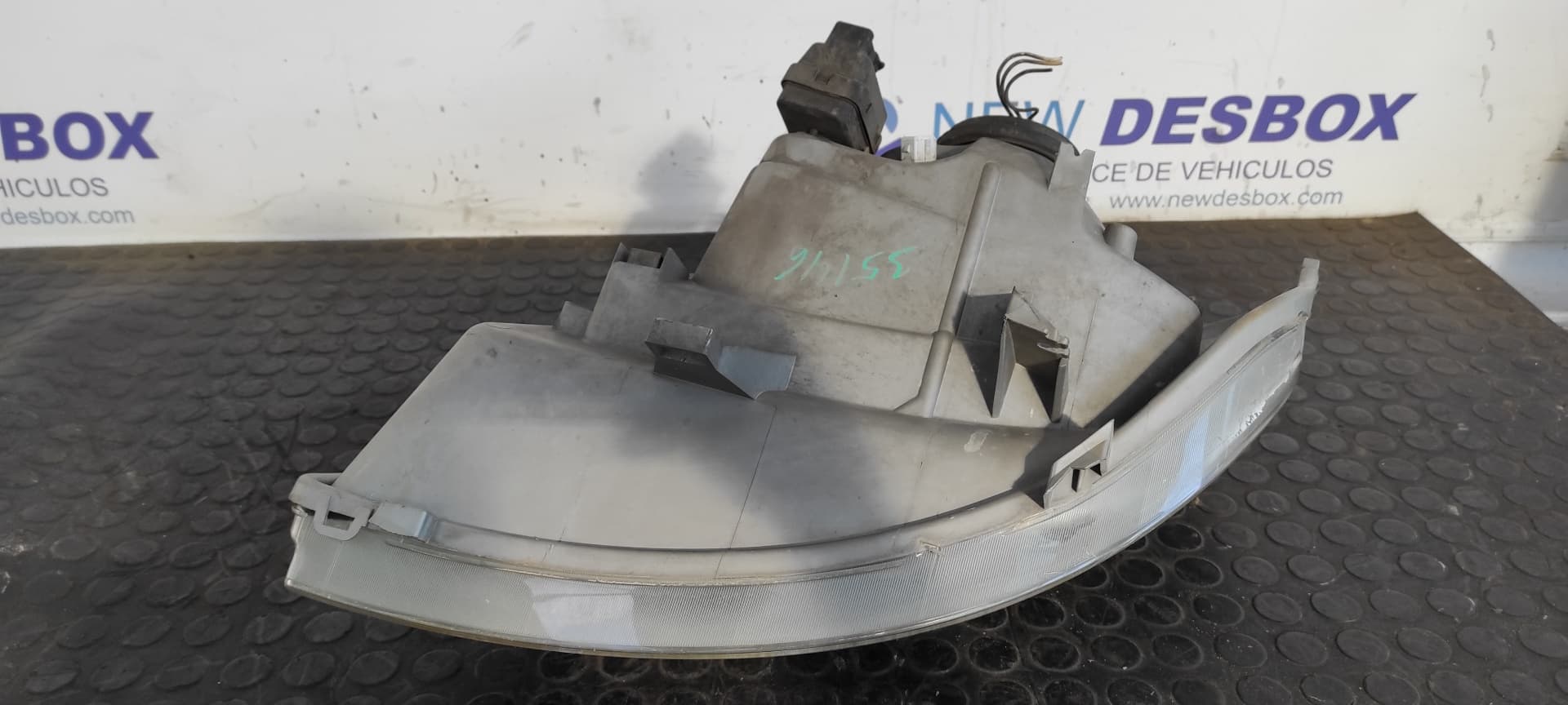 Recambio de FARO DERECHO para RENAULT TRAFIC CAJA CERRADA (AB 4.01) Doble cabina L1H1  2,7t F9QU7 referencia OEM IAM 7700311372   - BLANCO 2