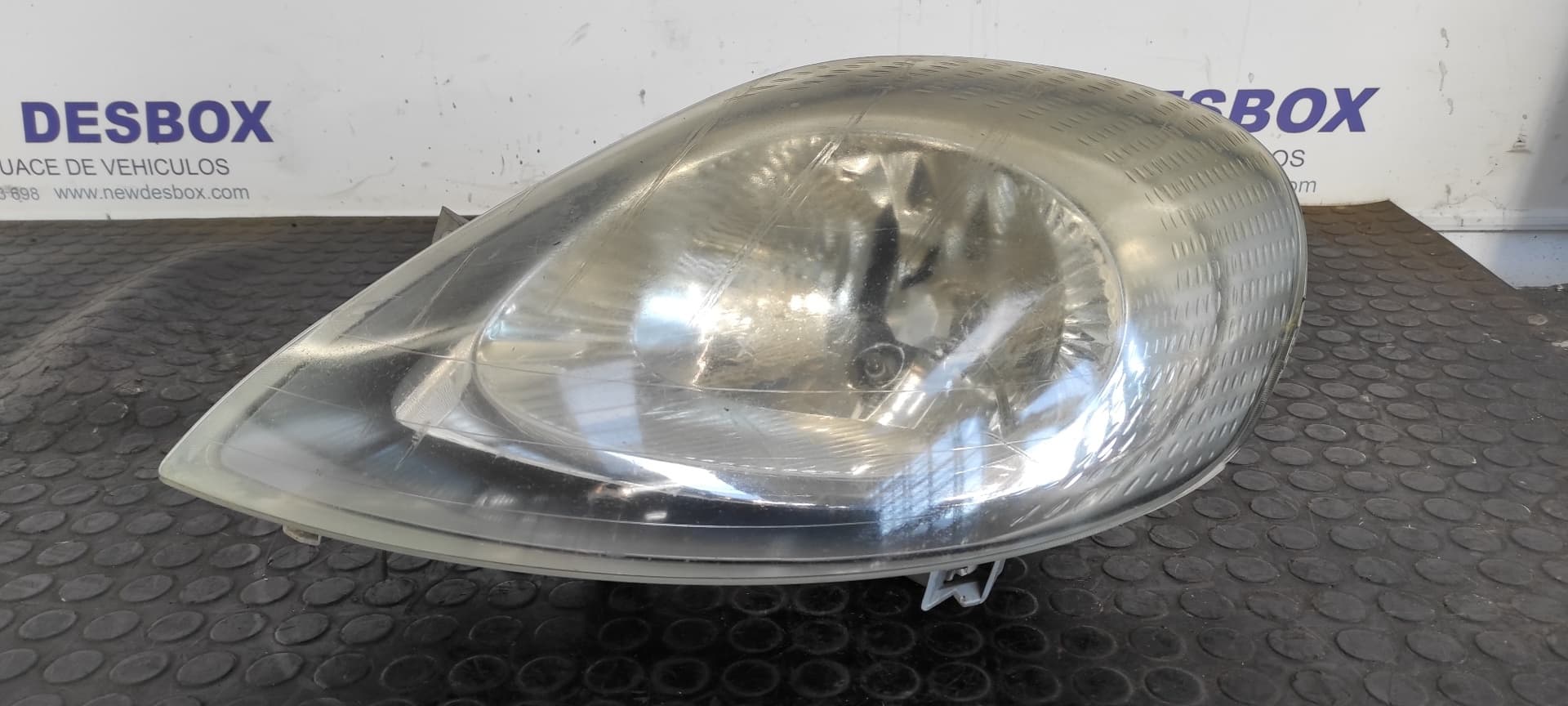 Recambio de FARO IZQUIERDO para RENAULT TRAFIC CAJA CERRADA (AB 4.01) Doble cabina L1H1  2,7t F9QU7 referencia OEM IAM 7700311371   - BLANCO