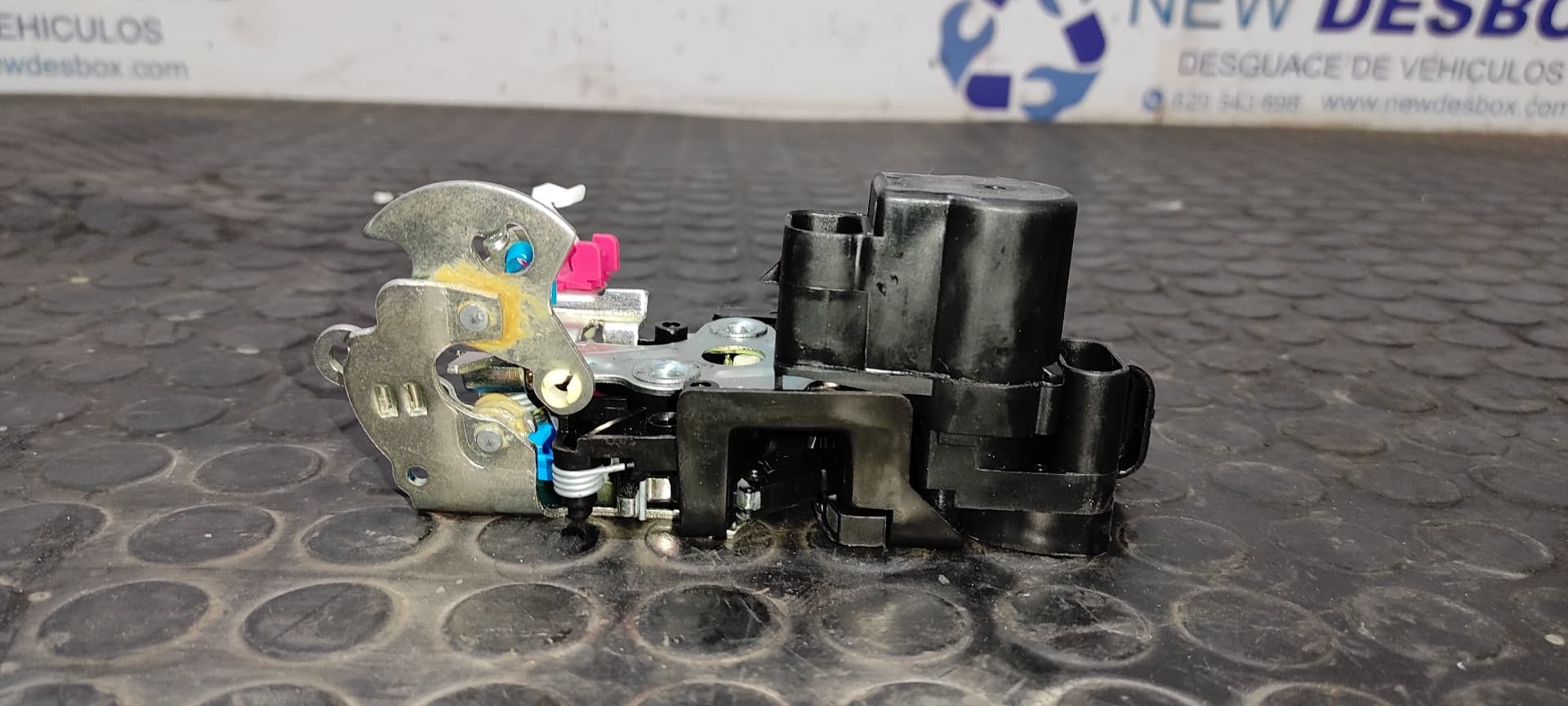 Recambio de CERRADURA PUERTA DELANTERA DERECHA para SSANGYONG REXTON 2.7 referencia OEM IAM 7122008001 5