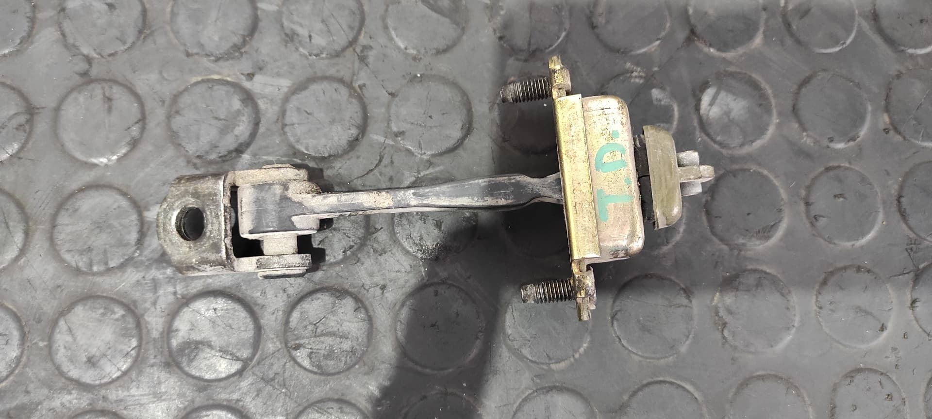 Recambio de RETENEDOR PUERTA DERECHA para FORD FOCUS BERLINA (CAK) 1.8 TDCi Turbodiesel CAT C9DB referencia OEM IAM XS4AA27200BA   - GRIS 4