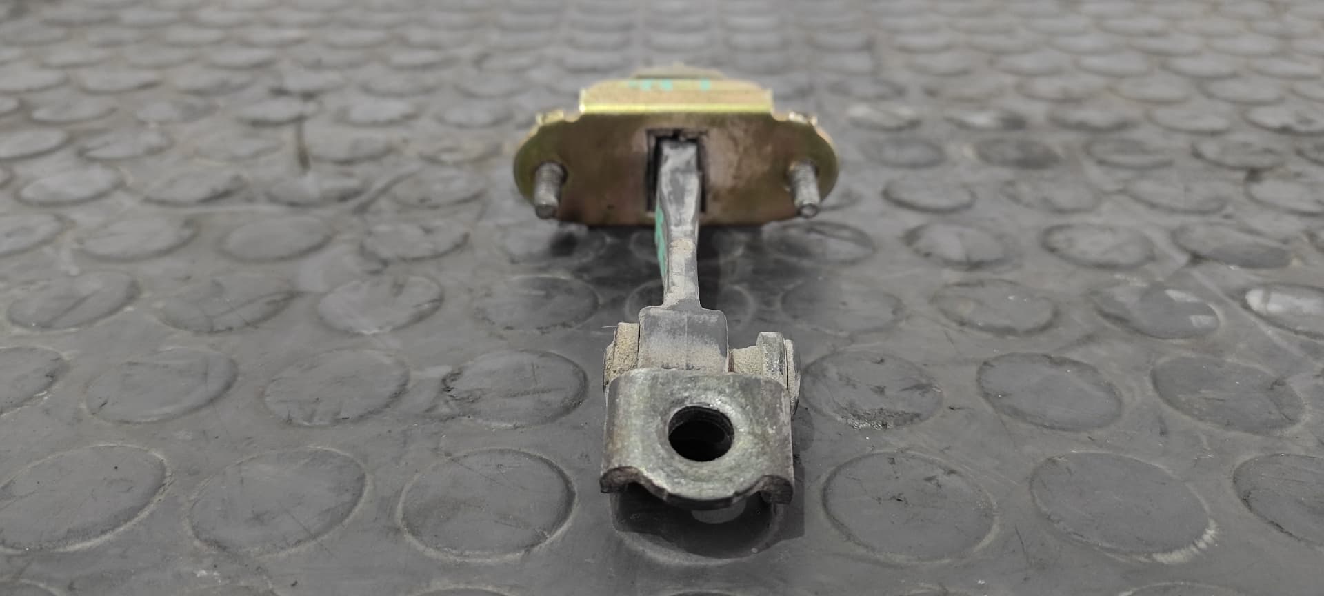 Recambio de RETENEDOR PUERTA DERECHA para FORD FOCUS BERLINA (CAK) 1.8 TDCi Turbodiesel CAT C9DB referencia OEM IAM XS4AA27200BA   - GRIS 2