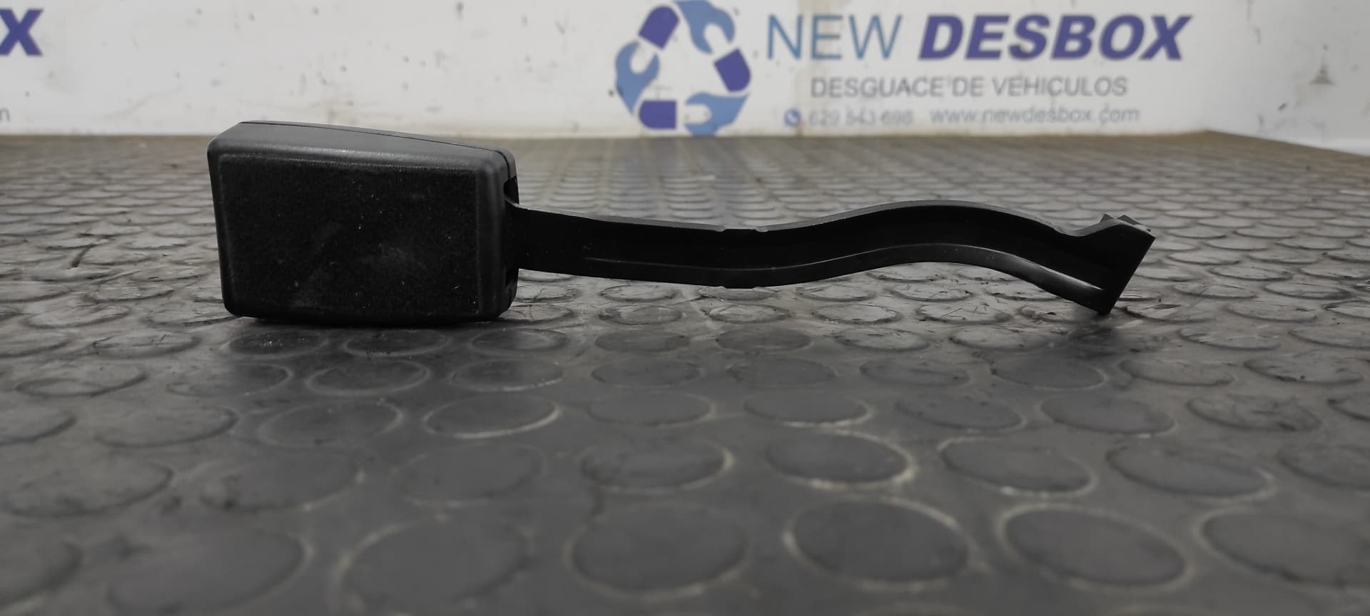 Recambio de ENGANCHE CINTURON DELANTERO DERECHO para SEAT ALTEA (5P1) Arena BXE referencia OEM IAM 5P0857756E   - GRIS