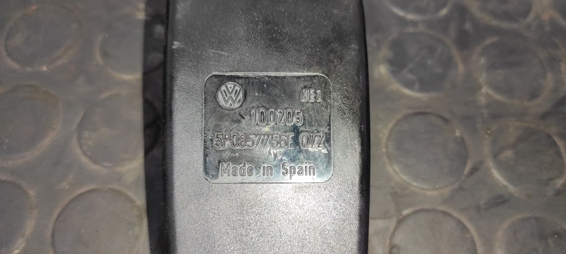 Recambio de ENGANCHE CINTURON DELANTERO DERECHO para SEAT ALTEA (5P1) Arena BXE referencia OEM IAM 5P0857756E   - GRIS 3