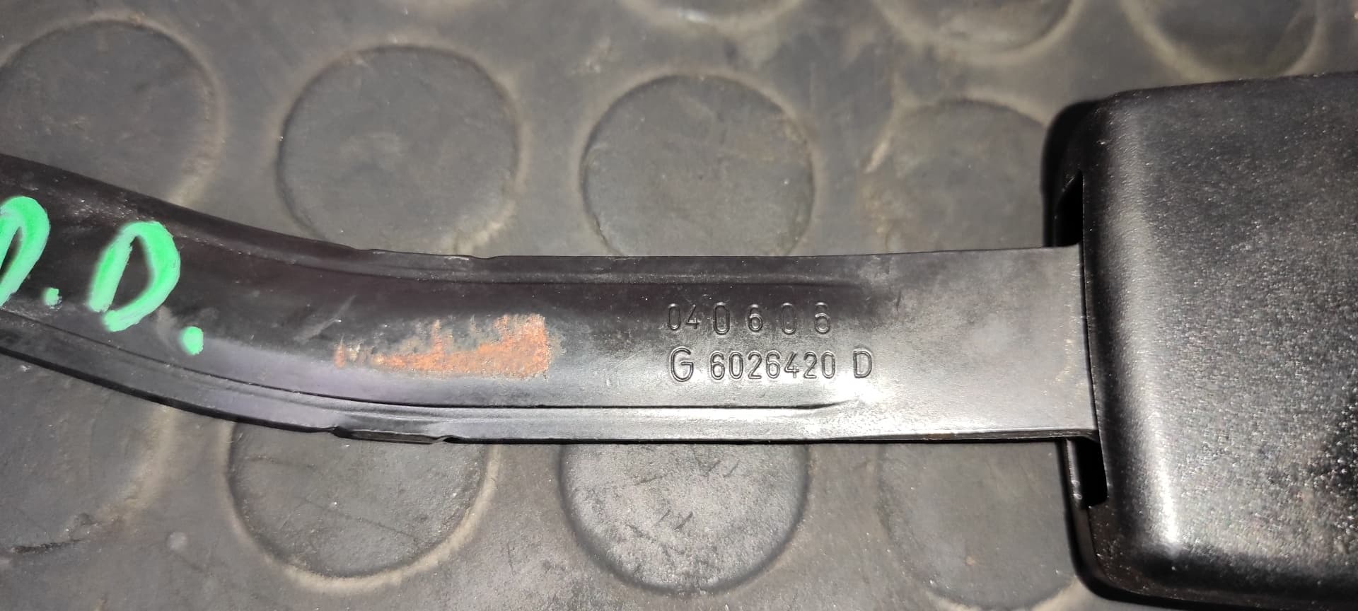 Recambio de ENGANCHE CINTURON DELANTERO DERECHO para SEAT ALTEA (5P1) Arena BXE referencia OEM IAM 5P0857756E   - GRIS 4