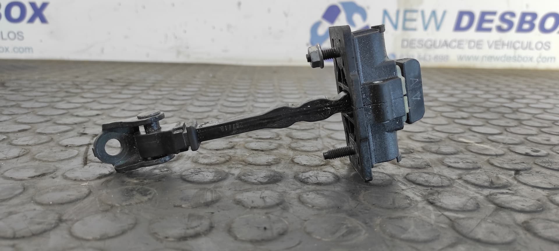 Recambio de RETENEDOR PUERTA IZQUIERDA  para PEUGEOT 3008 Allure YH01 referencia OEM IAM P8   - NEGRO 2