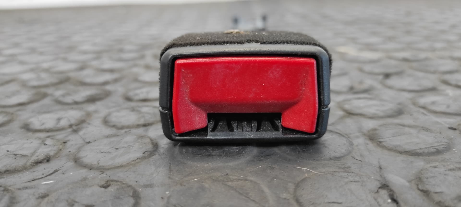 Recambio de ENGANCHE CINTURON DELANTERO IZQUIERDO para PEUGEOT 3008 Allure YH01 referencia OEM IAM 9809502477   - NEGRO 4