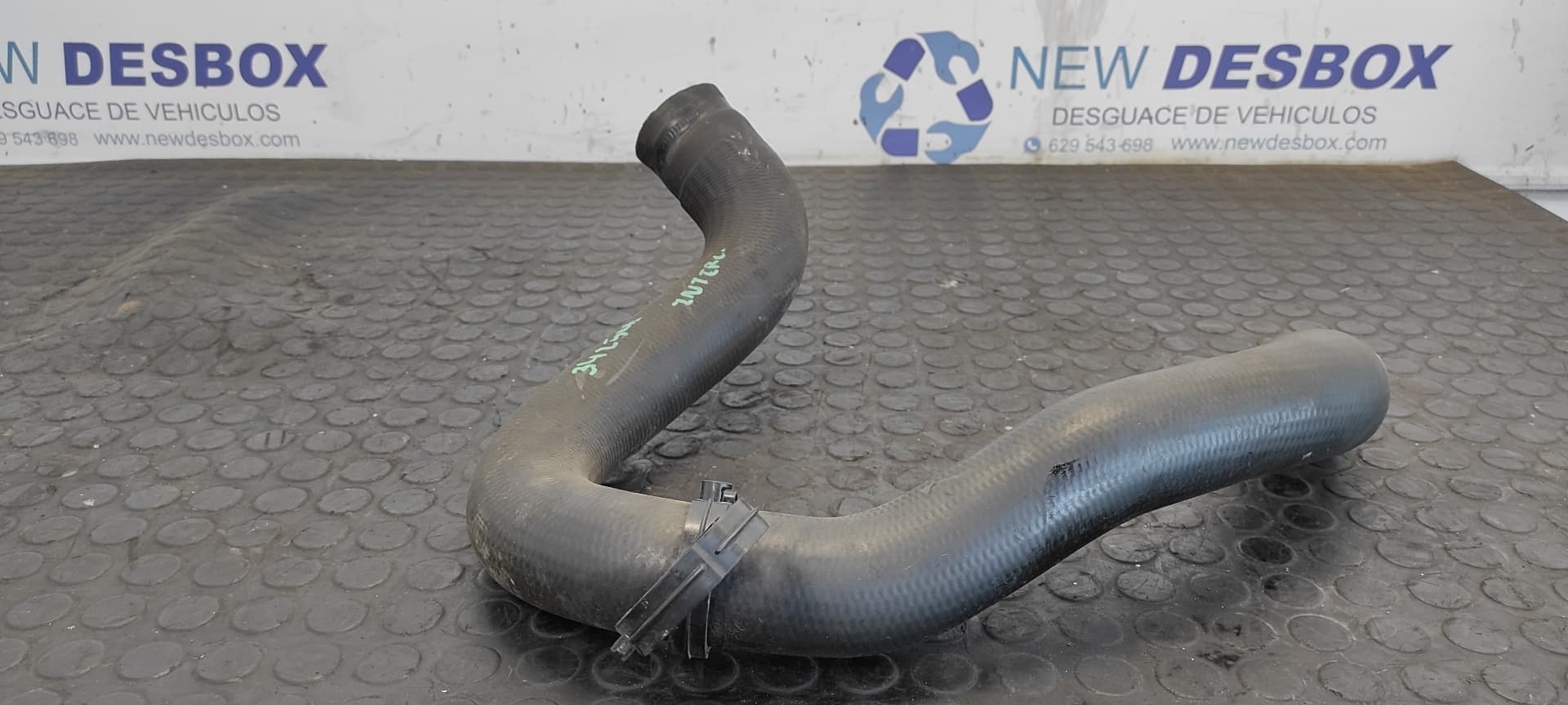 Recambio de TUBO para PEUGEOT 3008 Allure YH01 referencia OEM IAM 9820100780   - NEGRO