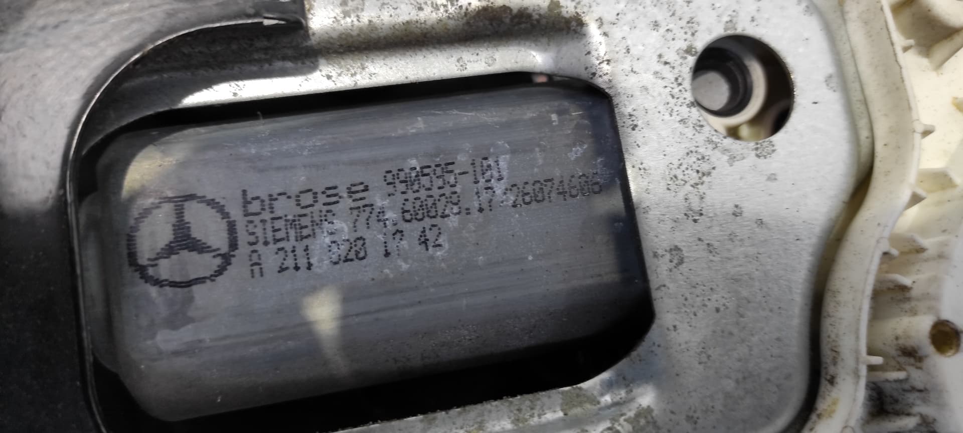 Recambio de ELEVALUNAS DELANTERO DERECHO para MERCEDES-BENZ CLASE C (W203) SPORTCOUPE C 180 Compressor (203.746) M271946 - GRIS 2