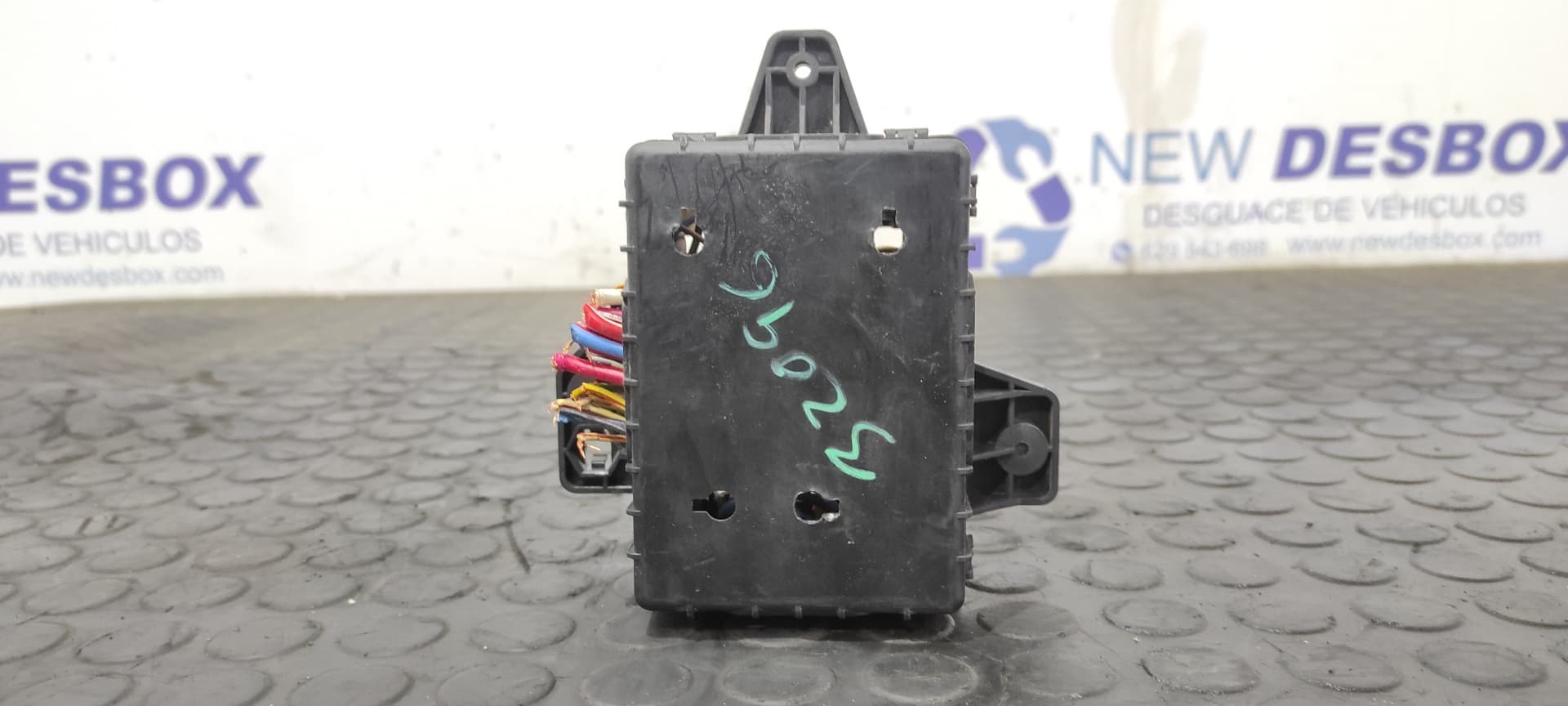 Recambio de CAJA RELES / FUSIBLES para SSANGYONG REXTON 2.7 Turbodiesel CAT D27DT referencia OEM IAM 8211008000   - NEGRO 4