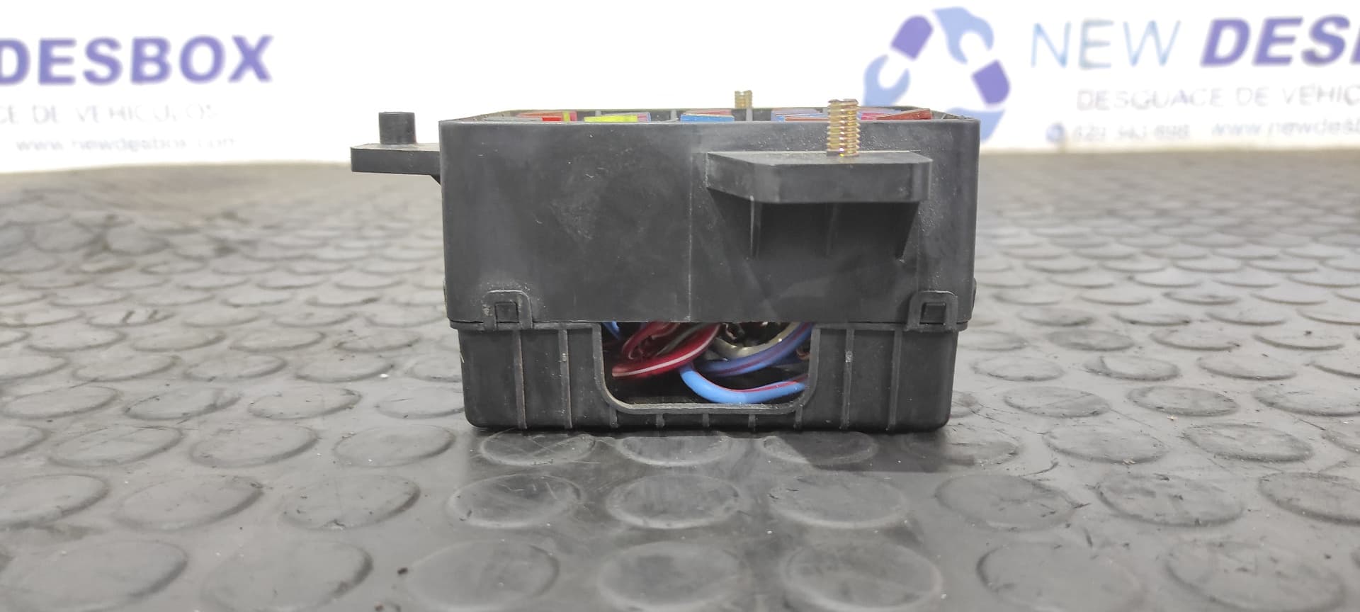 Recambio de CAJA RELES / FUSIBLES para SSANGYONG REXTON 2.7 Turbodiesel CAT D27DT referencia OEM IAM 8211008000   - NEGRO 3