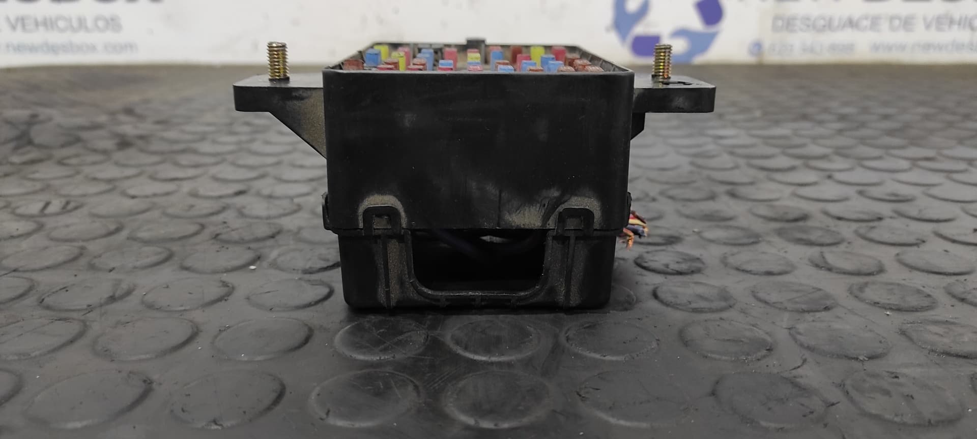 Recambio de CAJA RELES / FUSIBLES para SSANGYONG REXTON 2.7 Turbodiesel CAT D27DT referencia OEM IAM 8211008000   - NEGRO 5