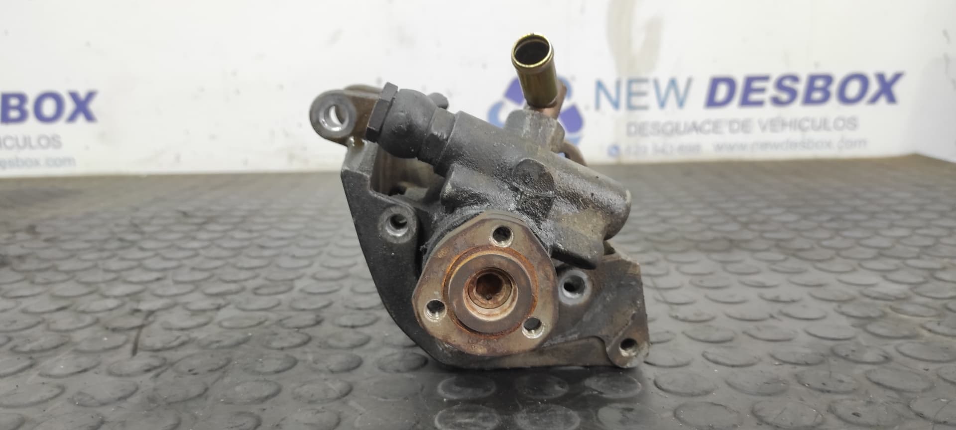 Recambio de BOMBA DIRECCION para VOLKSWAGEN GOLF III BERLINA (1H1) * 1Y referencia OEM IAM 7849701   - BLANCO