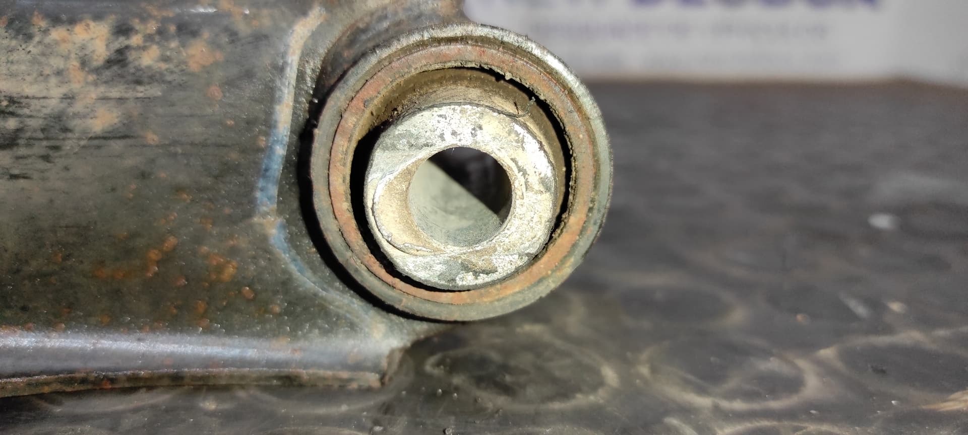 Recambio de BRAZO IZQUIERDO INFERIOR TRASERO para SSANGYONG REXTON 2.7 Turbodiesel CAT D27DT referencia OEM IAM    - NEGRO 2