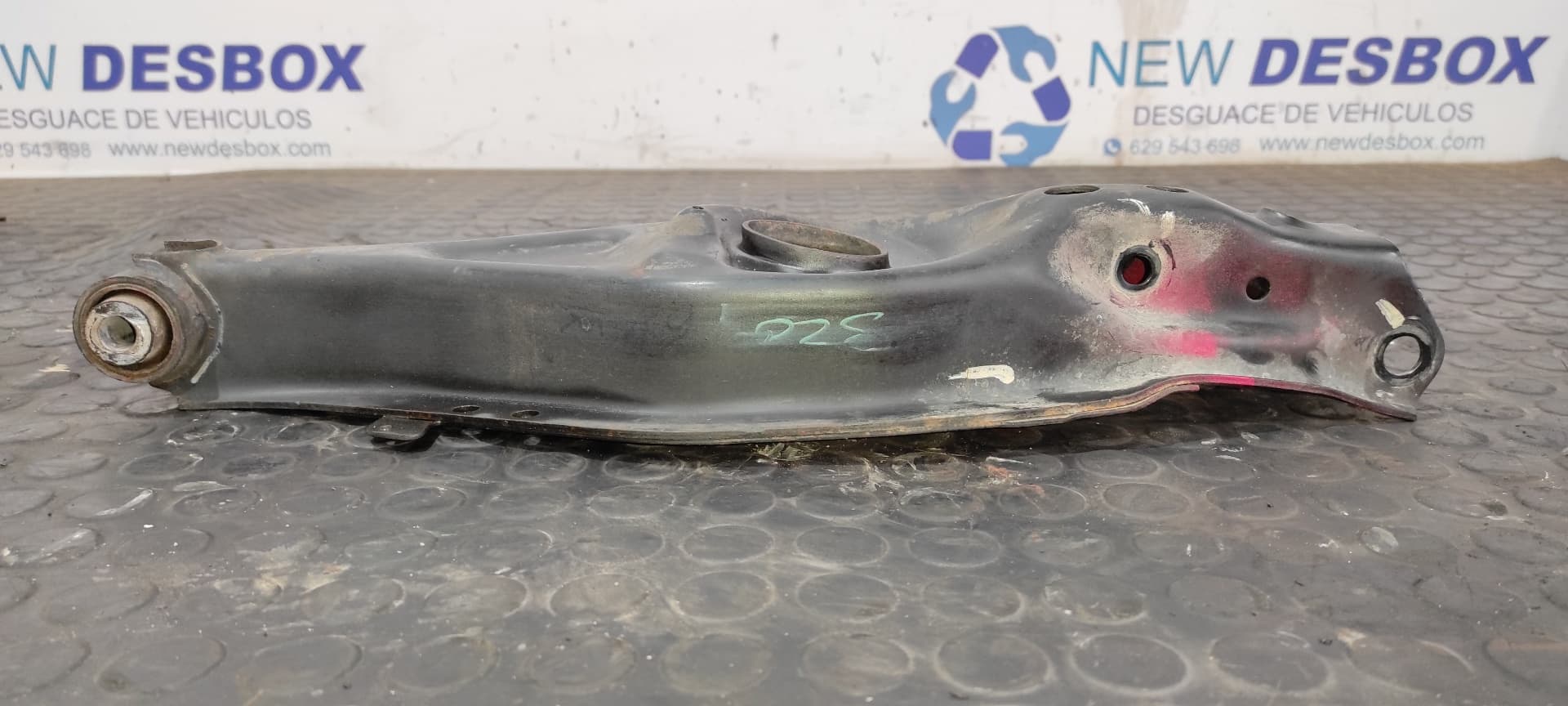 Recambio de BRAZO IZQUIERDO INFERIOR TRASERO para SSANGYONG REXTON 2.7 Turbodiesel CAT D27DT referencia OEM IAM    - NEGRO 5