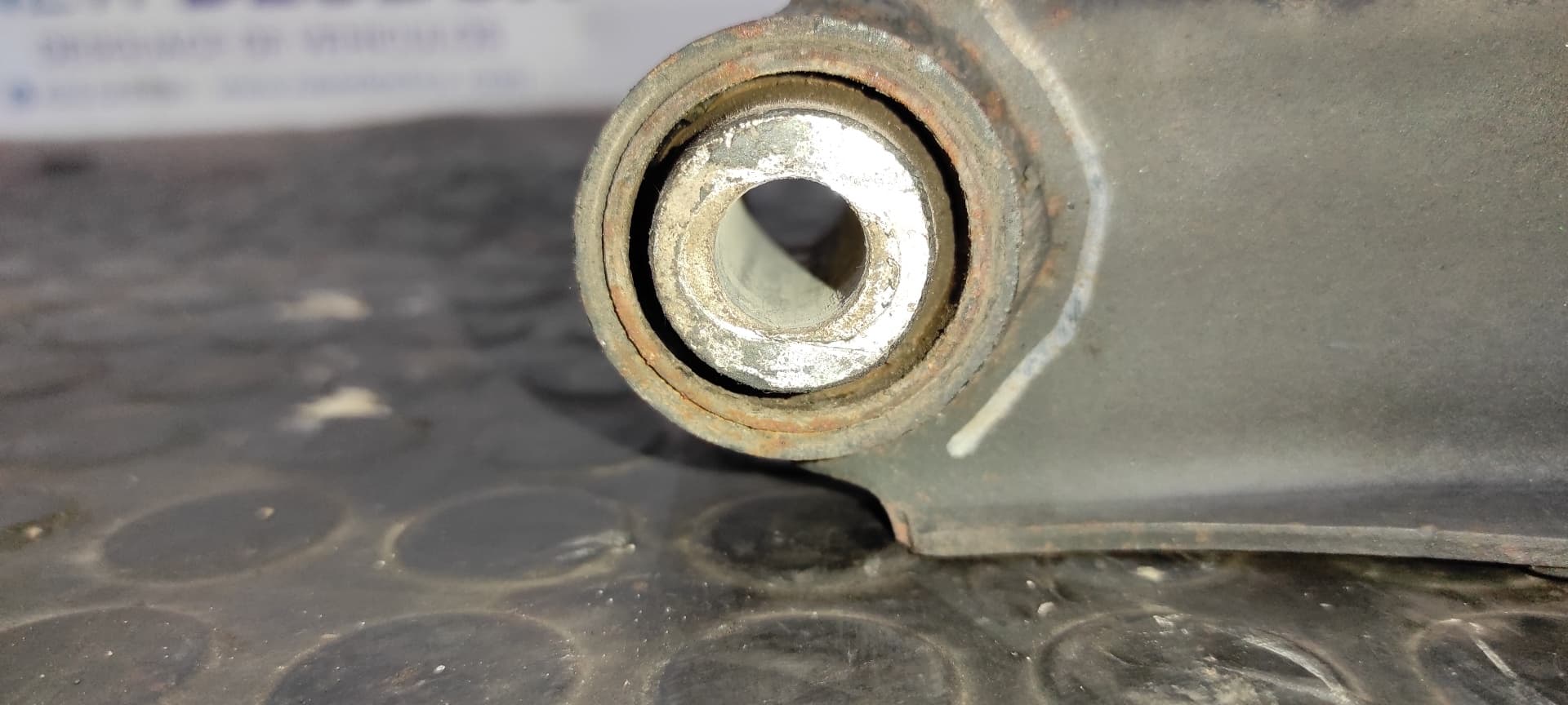 Recambio de BRAZO IZQUIERDO INFERIOR TRASERO para SSANGYONG REXTON 2.7 Turbodiesel CAT D27DT referencia OEM IAM    - NEGRO 3