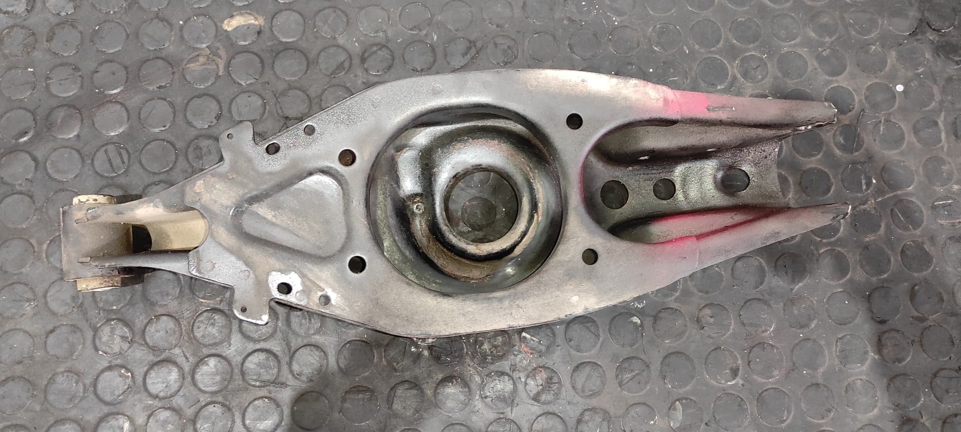 Recambio de BRAZO IZQUIERDO INFERIOR TRASERO para SSANGYONG REXTON 2.7 Turbodiesel CAT D27DT referencia OEM IAM    - NEGRO 4