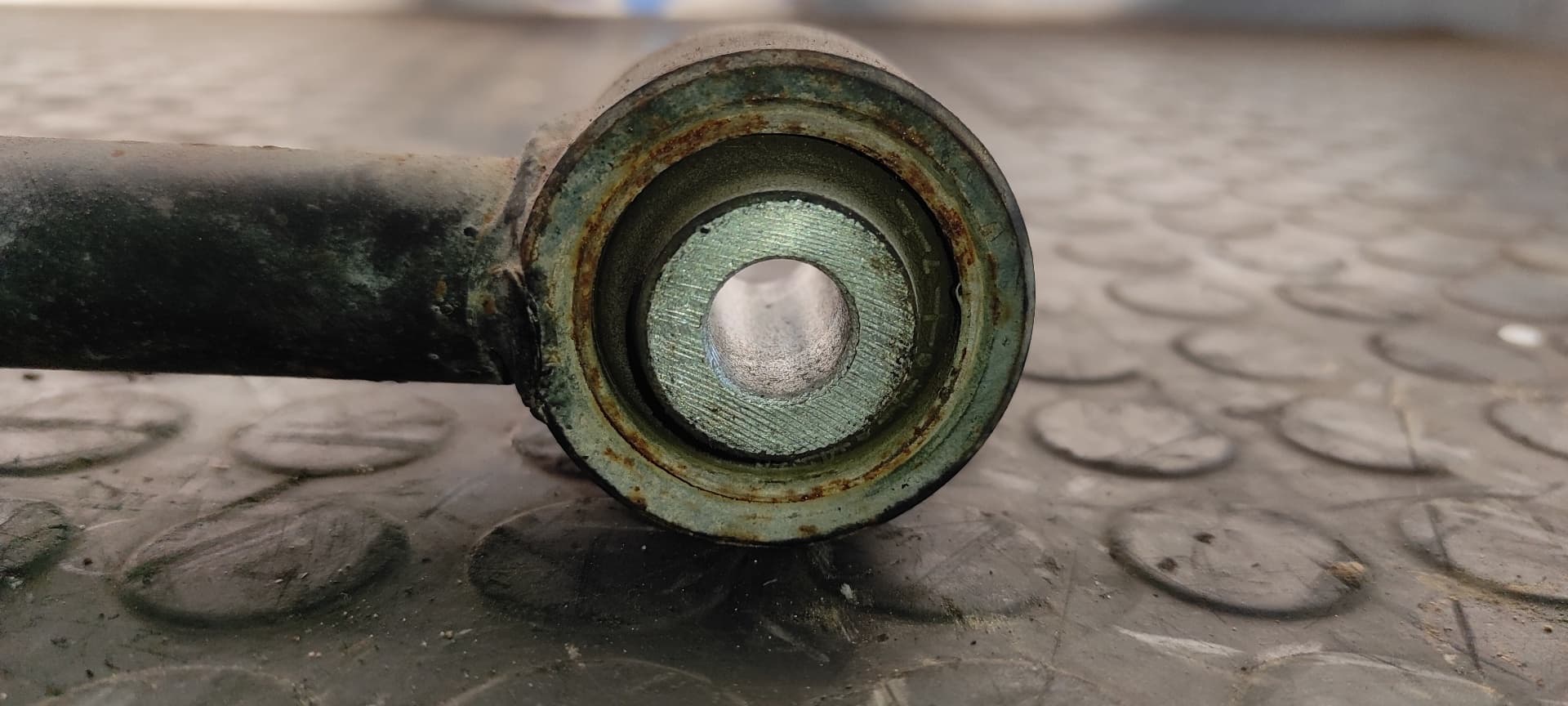Recambio de BRAZO IZQUIERDO SUPERIOR TRASERO para SSANGYONG REXTON 2.7 Turbodiesel CAT D27DT referencia OEM IAM    - NEGRO 4
