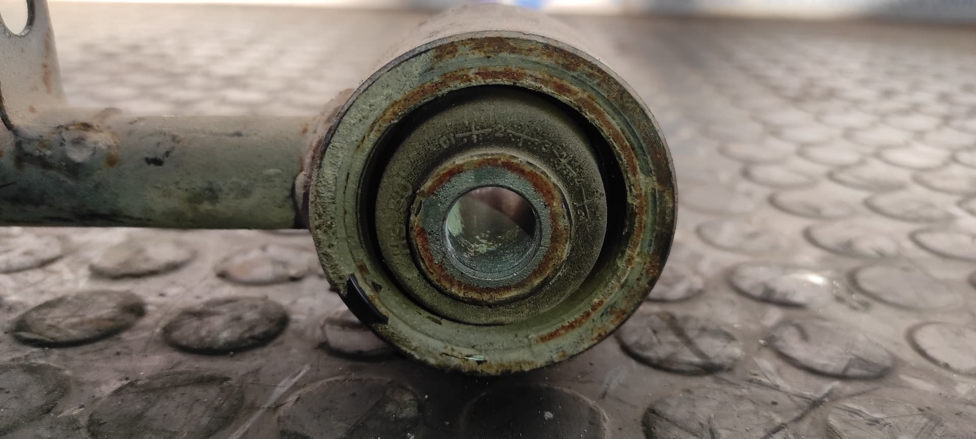 Recambio de BRAZO IZQUIERDO SUPERIOR TRASERO para SSANGYONG REXTON 2.7 Turbodiesel CAT D27DT referencia OEM IAM    - NEGRO 3