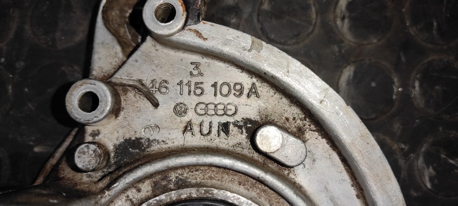 Recambio de BOMBA ACEITE para PORSCHE 924 2.0 M3101 referencia OEM IAM 046115109A 3