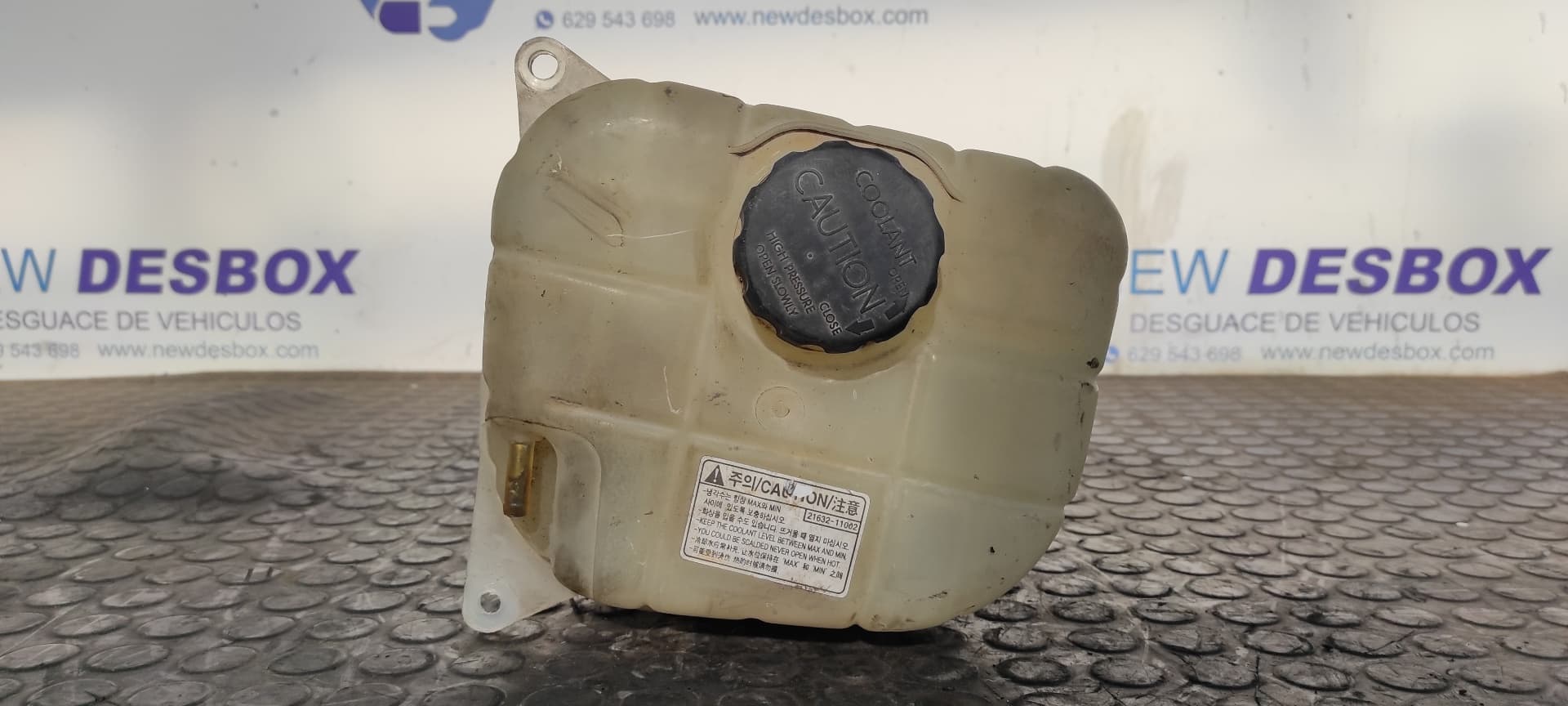 Recambio de DEPOSITO EXPANSION para SSANGYONG REXTON 2.7 Turbodiesel CAT D27DT referencia OEM IAM 2163211002   - NEGRO