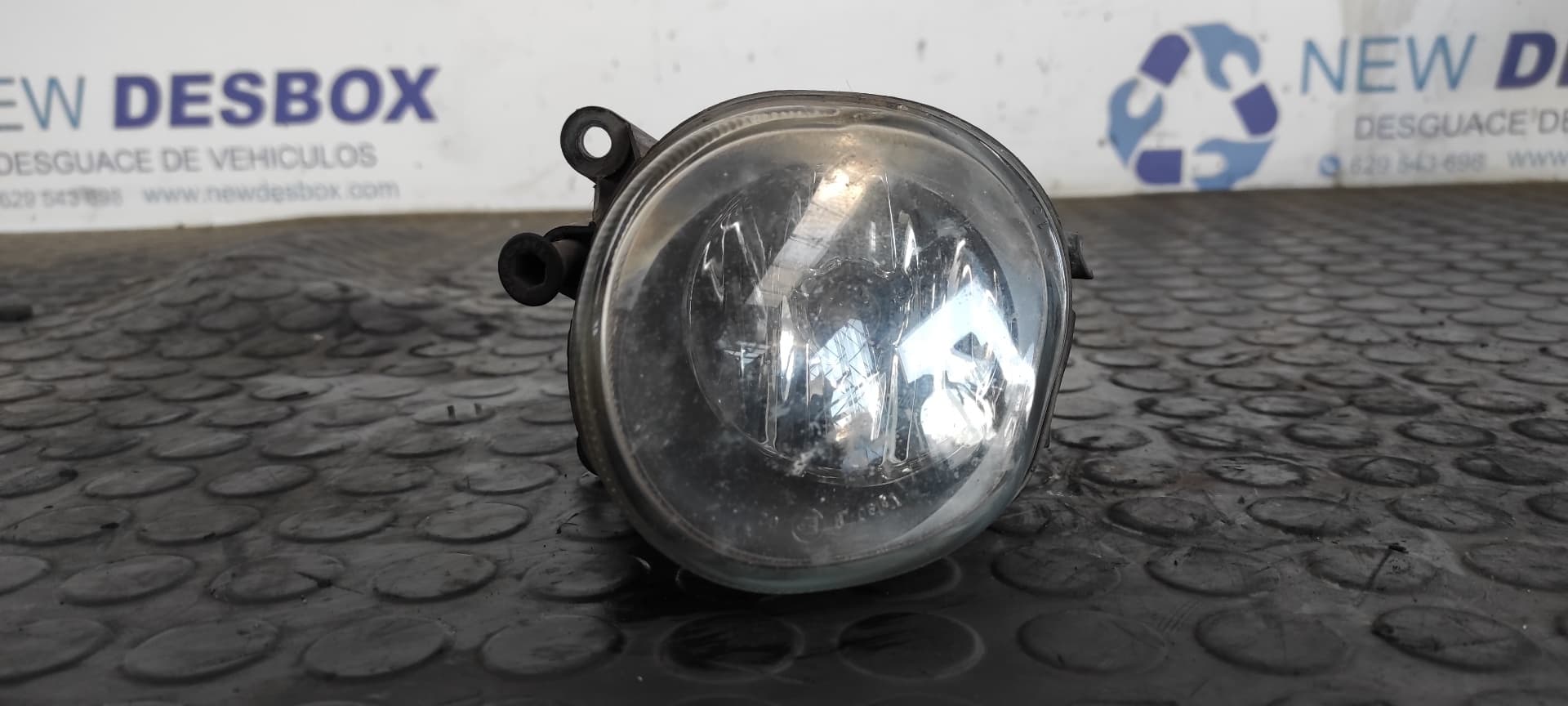 Recambio de FARO ANTINIEBLA DERECHO para AUDI A3 (8L) 1.9 TDI Ambiente ASV referencia OEM IAM 8L0941700A   - NEGRO