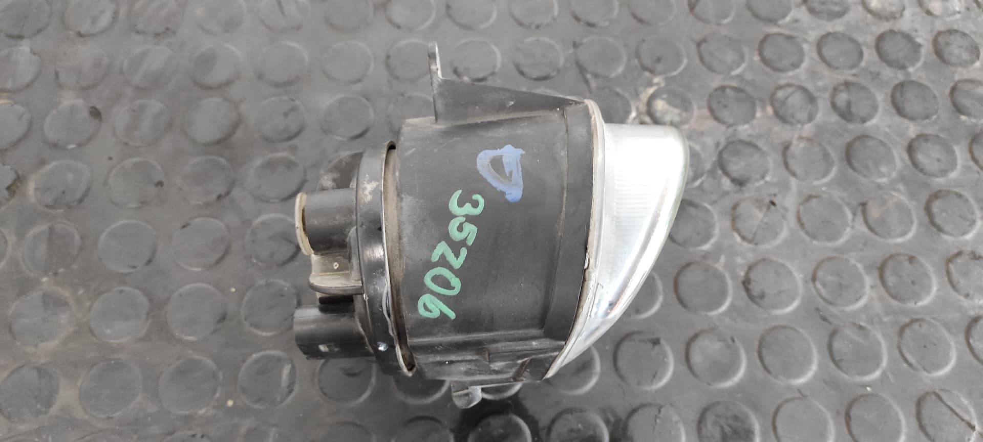 Recambio de FARO ANTINIEBLA DERECHO para AUDI A3 (8L) 1.9 TDI Ambiente ASV referencia OEM IAM 8L0941700A   - NEGRO 4