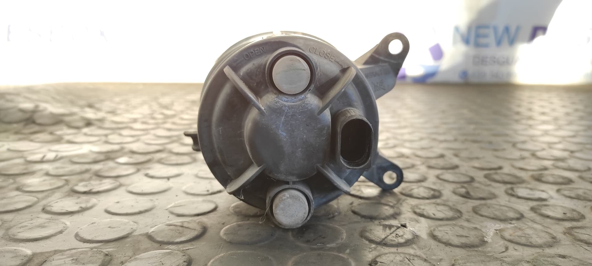 Recambio de FARO ANTINIEBLA IZQUIERDO para AUDI A3 (8L) 1.9 TDI Ambiente ASV referencia OEM IAM 084412022L   - NEGRO 5