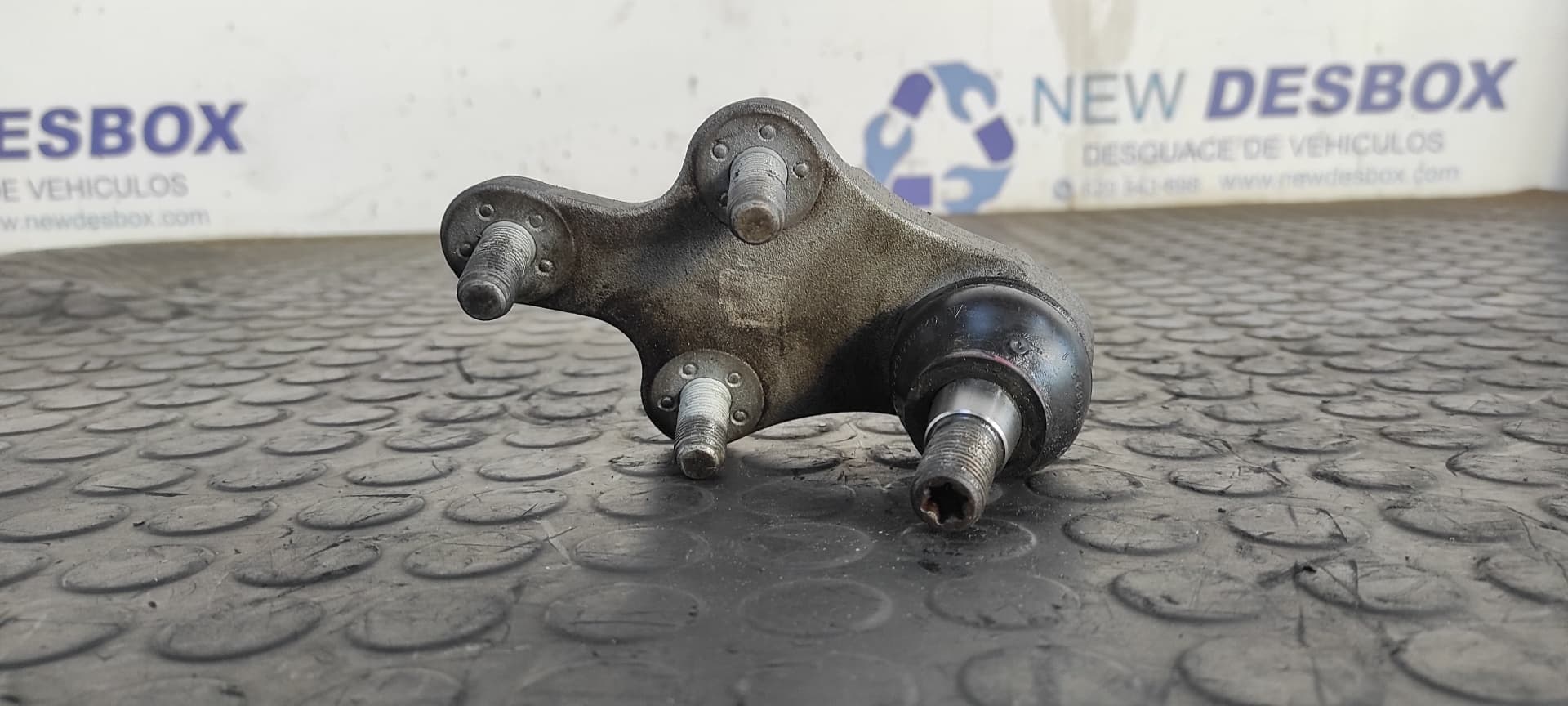 Recambio de BRAZO IZQUIERDO INFERIOR DELANTERO para PEUGEOT 3008 Allure YH01 referencia OEM IAM A1   - NEGRO