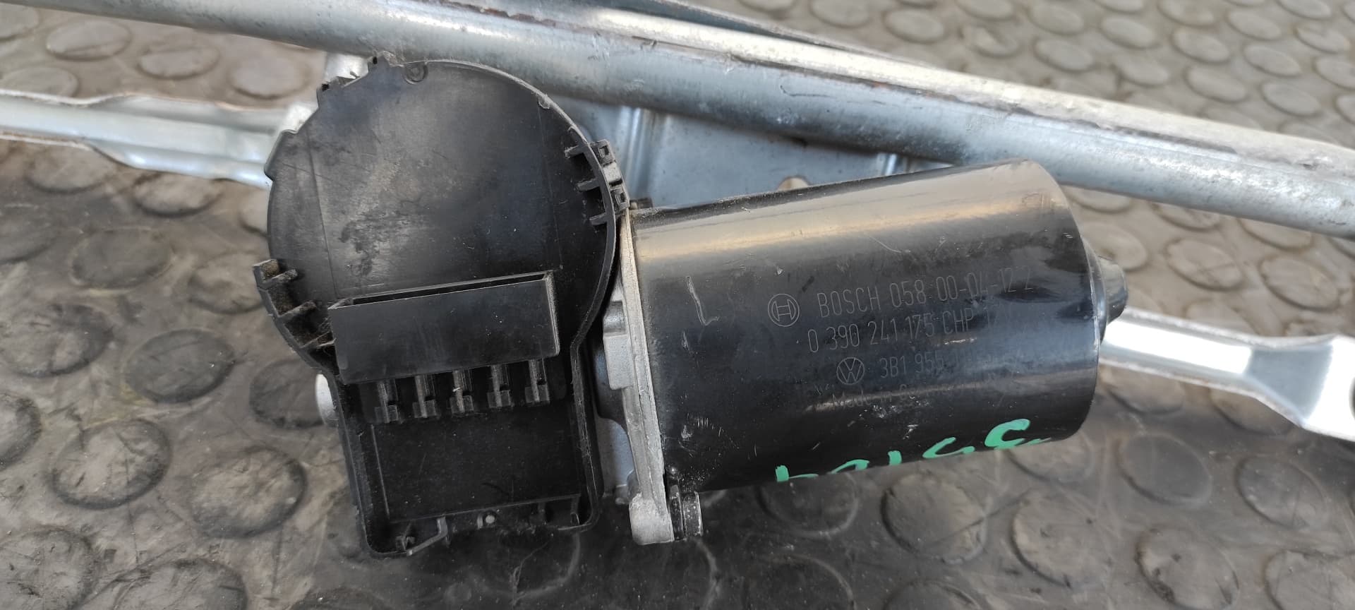 Recambio de MOTOR LIMPIA DELANTERO para VOLKSWAGEN PASSAT BERLINA (3B2) Comfortline AFN referencia OEM IAM 8D1955605B   - GRIS 3