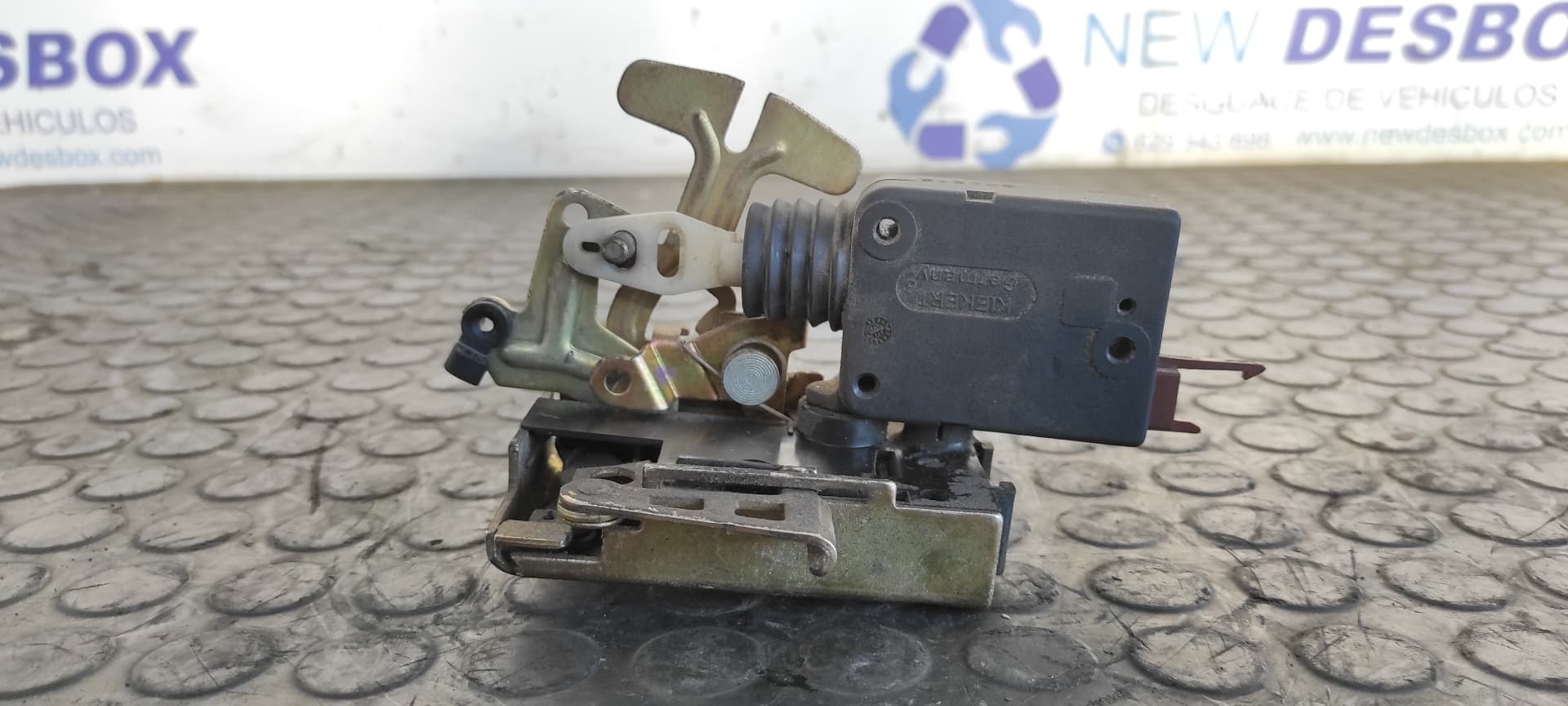 Recambio de CERRADURA PUERTA TRASERA DERECHA para CITROEN SAXO 1.5 D Image VJZ referencia OEM IAM    - AZUL