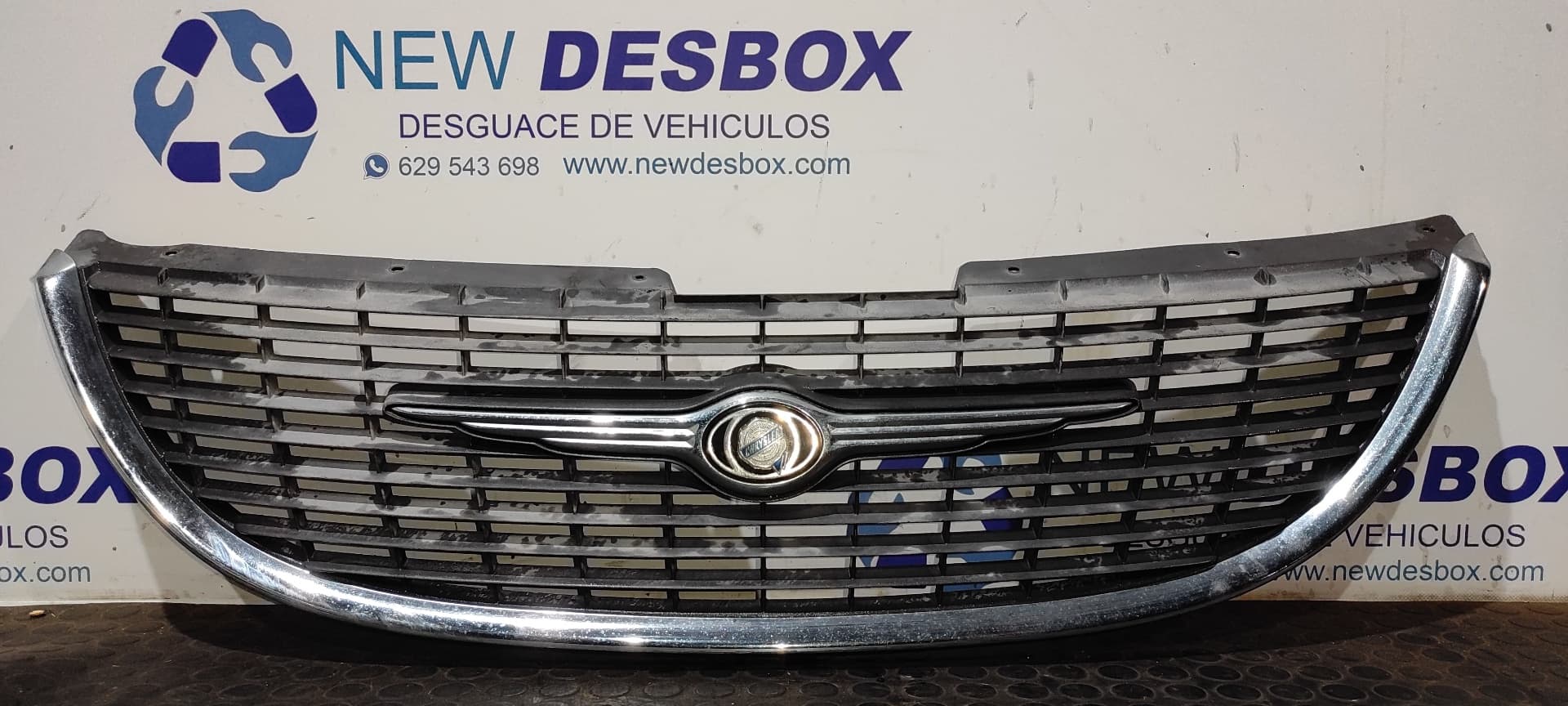 Recambio de REJILLA DELANTERA para CHRYSLER VOYAGER (RG) 2.5 CRD CAT VM07C referencia OEM IAM 4857522AA   - AZUL