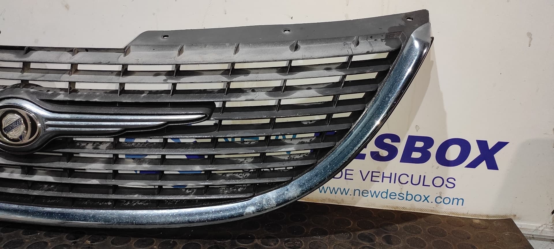 Recambio de REJILLA DELANTERA para CHRYSLER VOYAGER (RG) 2.5 CRD CAT VM07C referencia OEM IAM 4857522AA   - AZUL 4