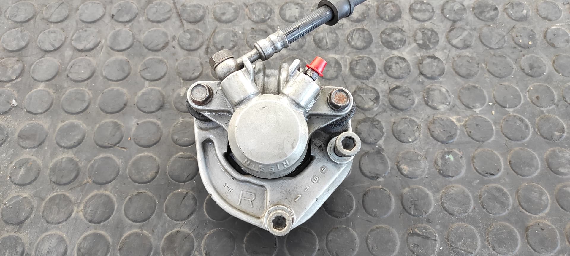 Recambio de PINZA DE FRENO DELANTERA DERECHA para HONDA CB 900 referencia OEM IAM NISSIN 4S11