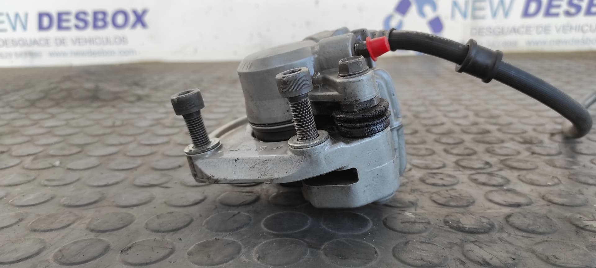 Recambio de PINZA DE FRENO DELANTERA DERECHA para HONDA CB 900 referencia OEM IAM NISSIN 4S11 7