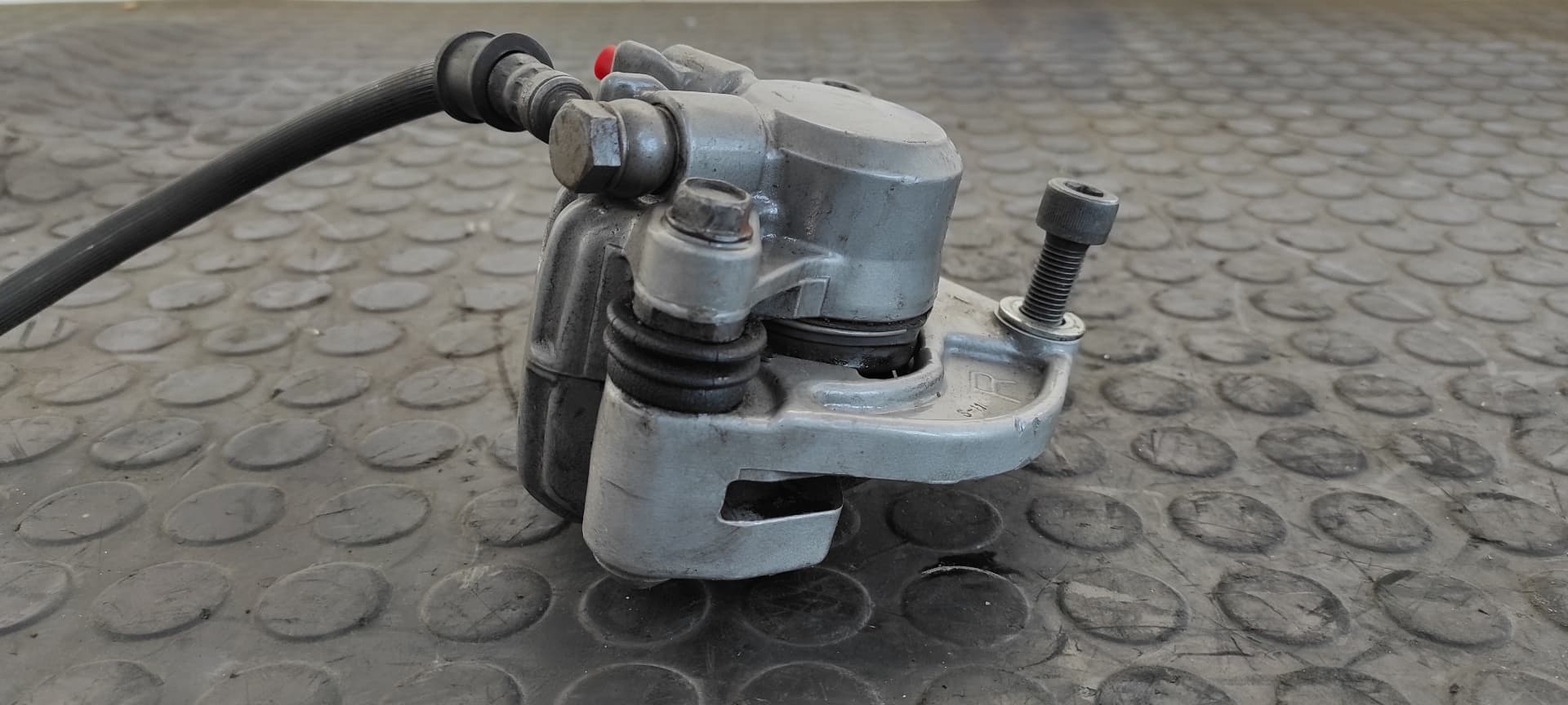 Recambio de PINZA DE FRENO DELANTERA DERECHA para HONDA CB 900 referencia OEM IAM NISSIN 4S11 4