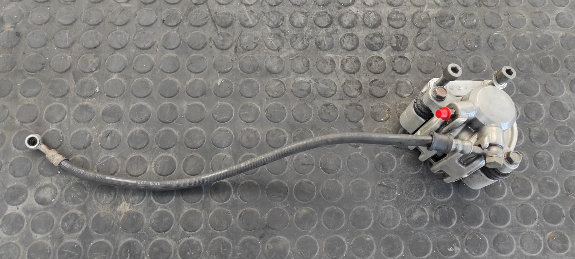 Recambio de PINZA DE FRENO DELANTERA DERECHA para HONDA CB 900 referencia OEM IAM NISSIN 4S11 6