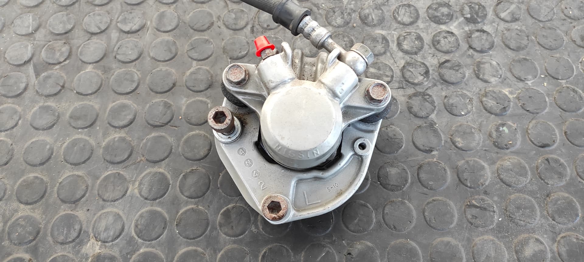 Recambio de PINZA DE FRENO DELANTERA IZQUIERDA para HONDA CB 900 referencia OEM IAM NISSIN 4N42