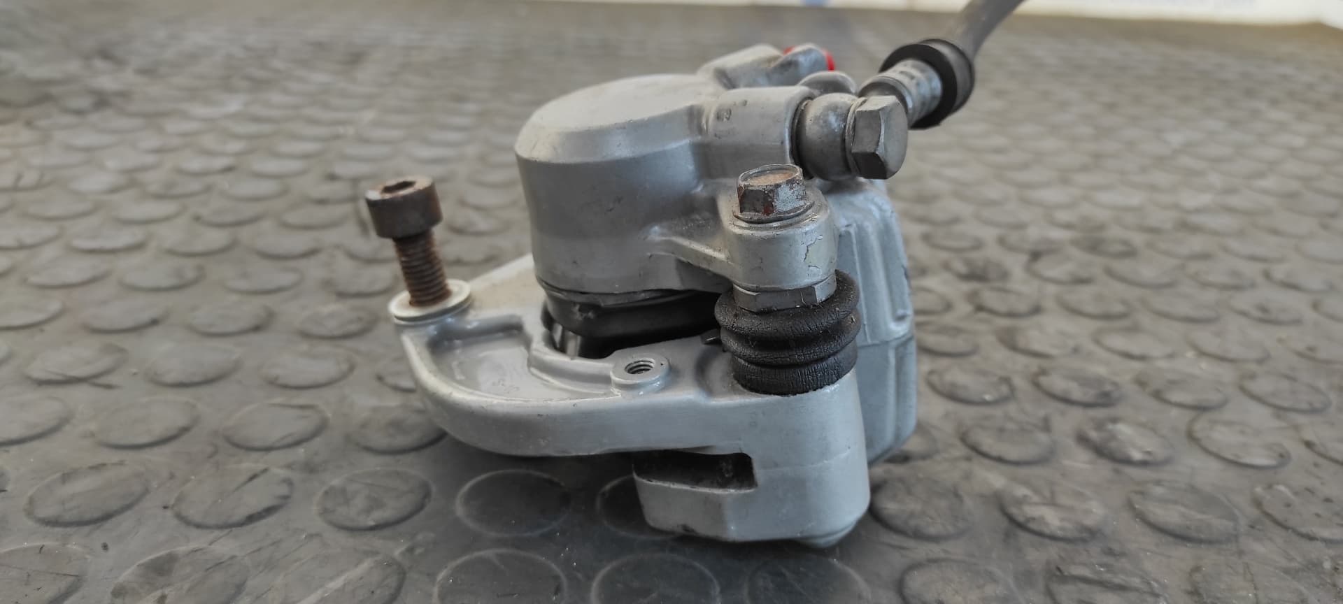 Recambio de PINZA DE FRENO DELANTERA IZQUIERDA para HONDA CB 900 referencia OEM IAM NISSIN 4N42 2