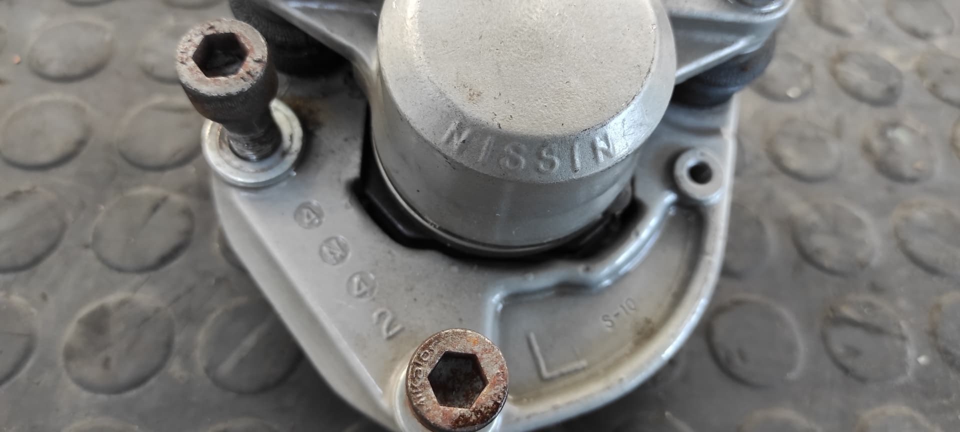 Recambio de PINZA DE FRENO DELANTERA IZQUIERDA para HONDA CB 900 referencia OEM IAM NISSIN 4N42 6